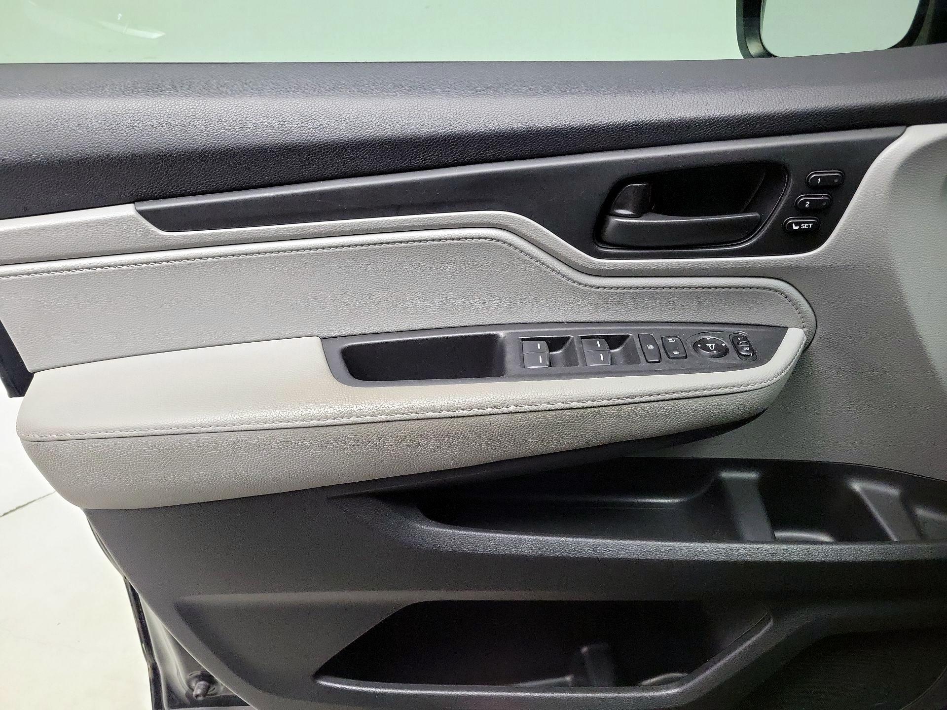 Thumbnail: 2019 Honda Odyssey - 12