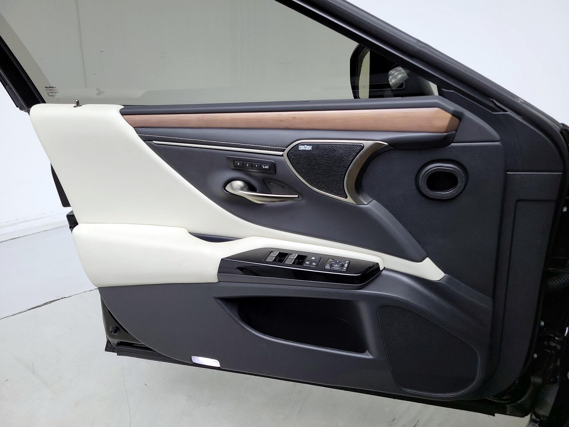 Thumbnail: 2024 Lexus ES - 13