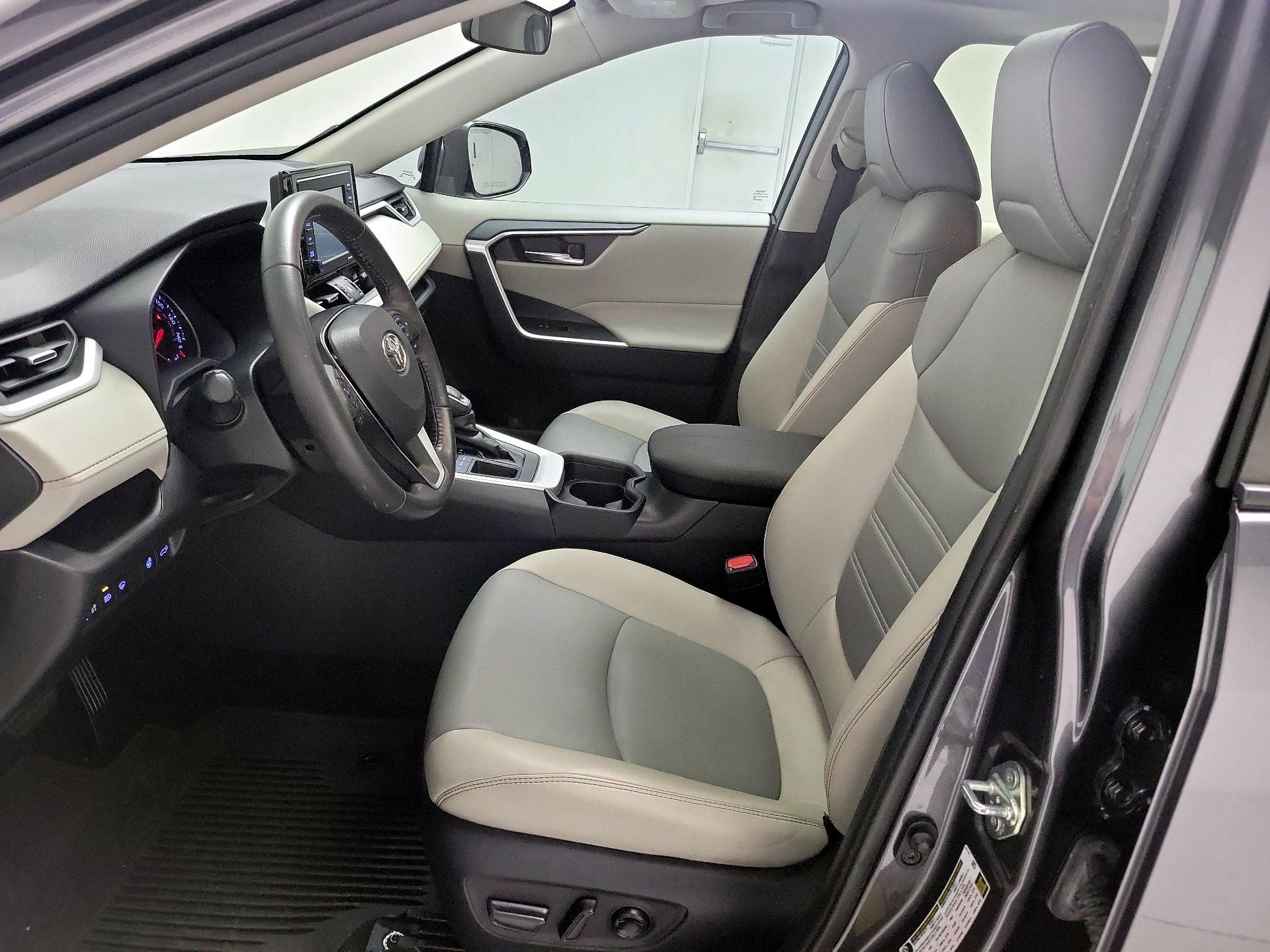Thumbnail: 2021 Toyota RAV4 - 11