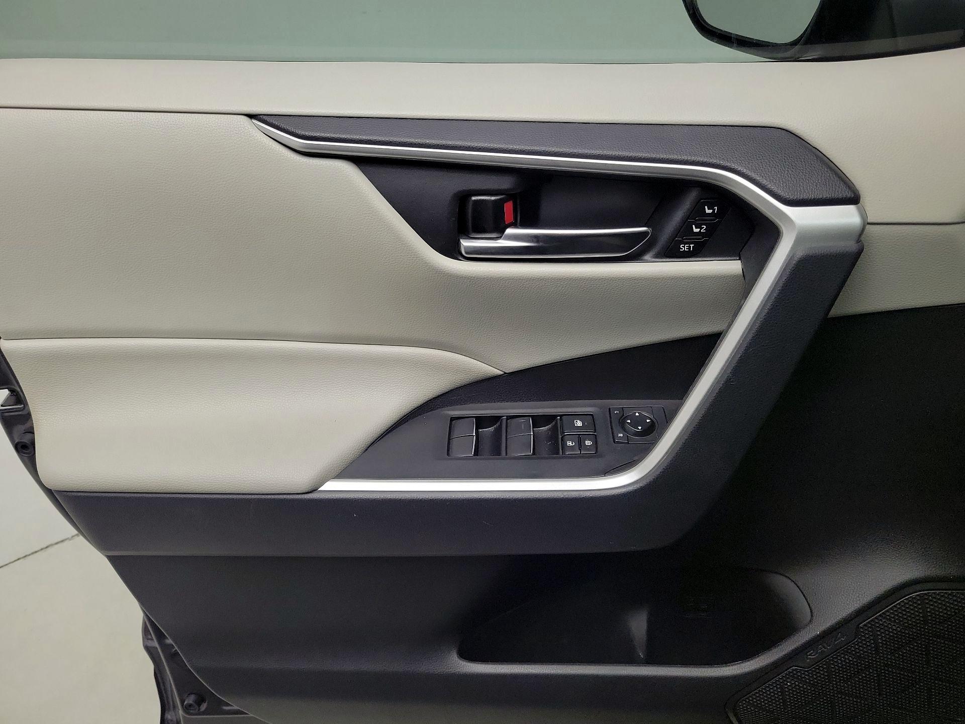 Thumbnail: 2021 Toyota RAV4 - 12