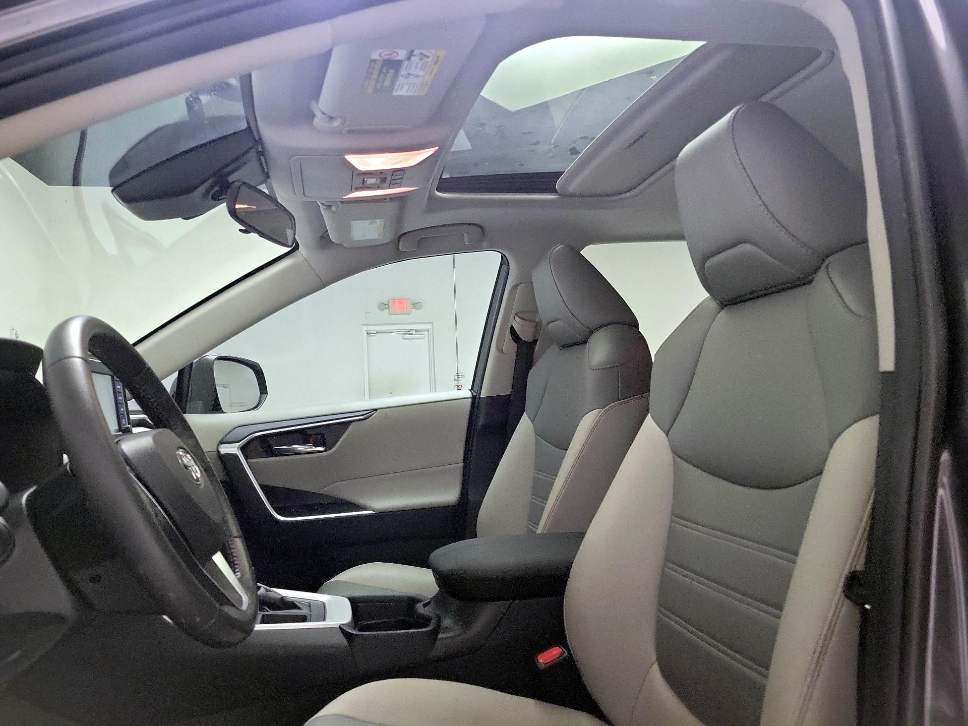 Thumbnail: 2021 Toyota RAV4 - 19