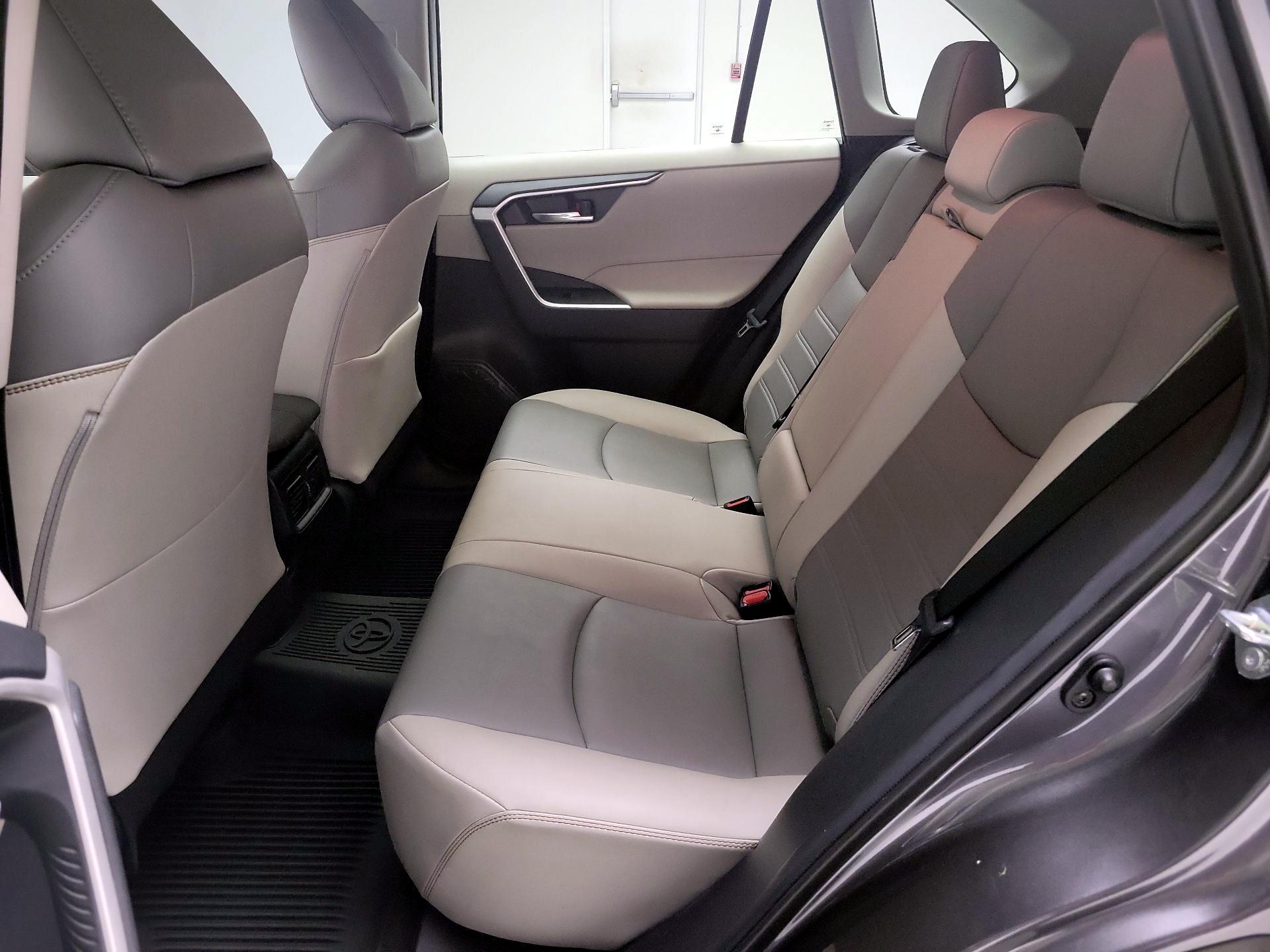 Thumbnail: 2021 Toyota RAV4 - 20