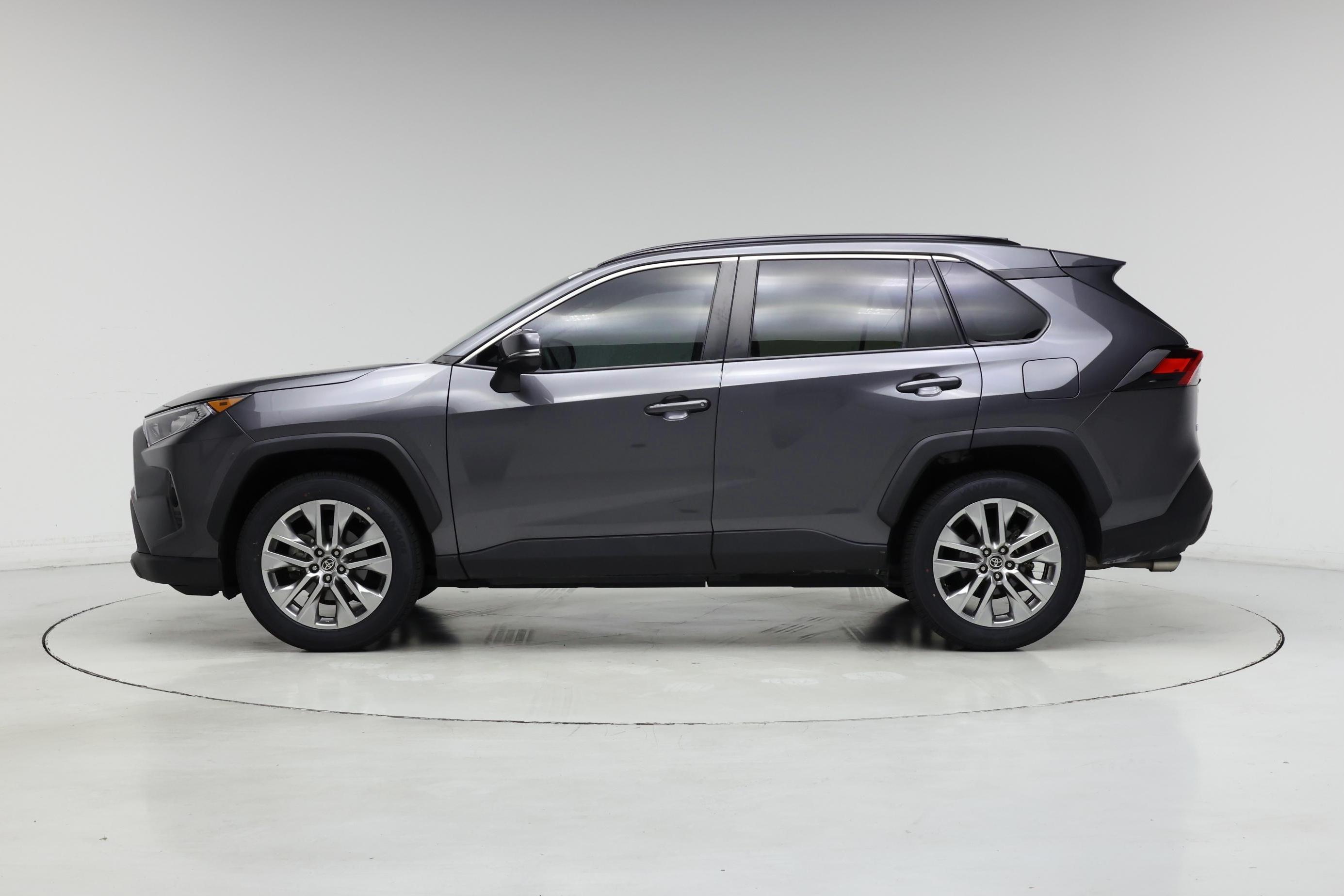 Thumbnail: 2021 Toyota RAV4 - 3