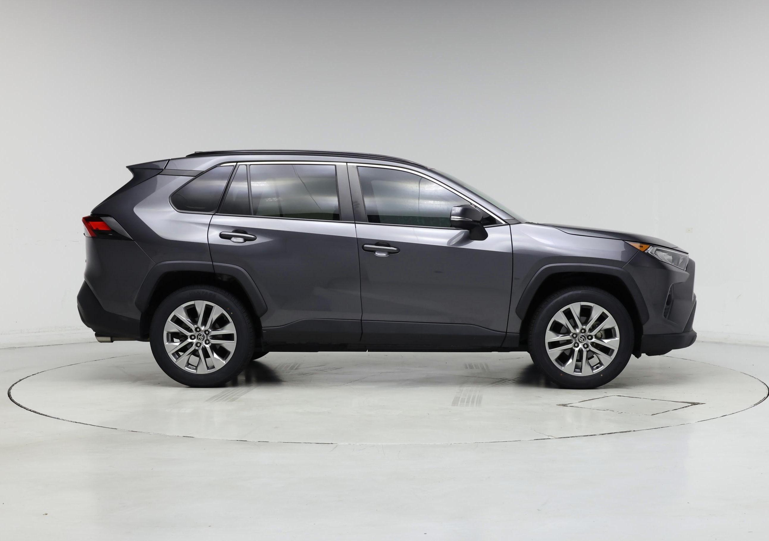 Thumbnail: 2021 Toyota RAV4 - 7