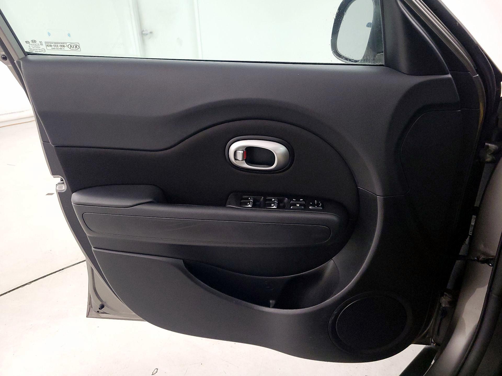 Thumbnail: 2017 Kia Soul - 12
