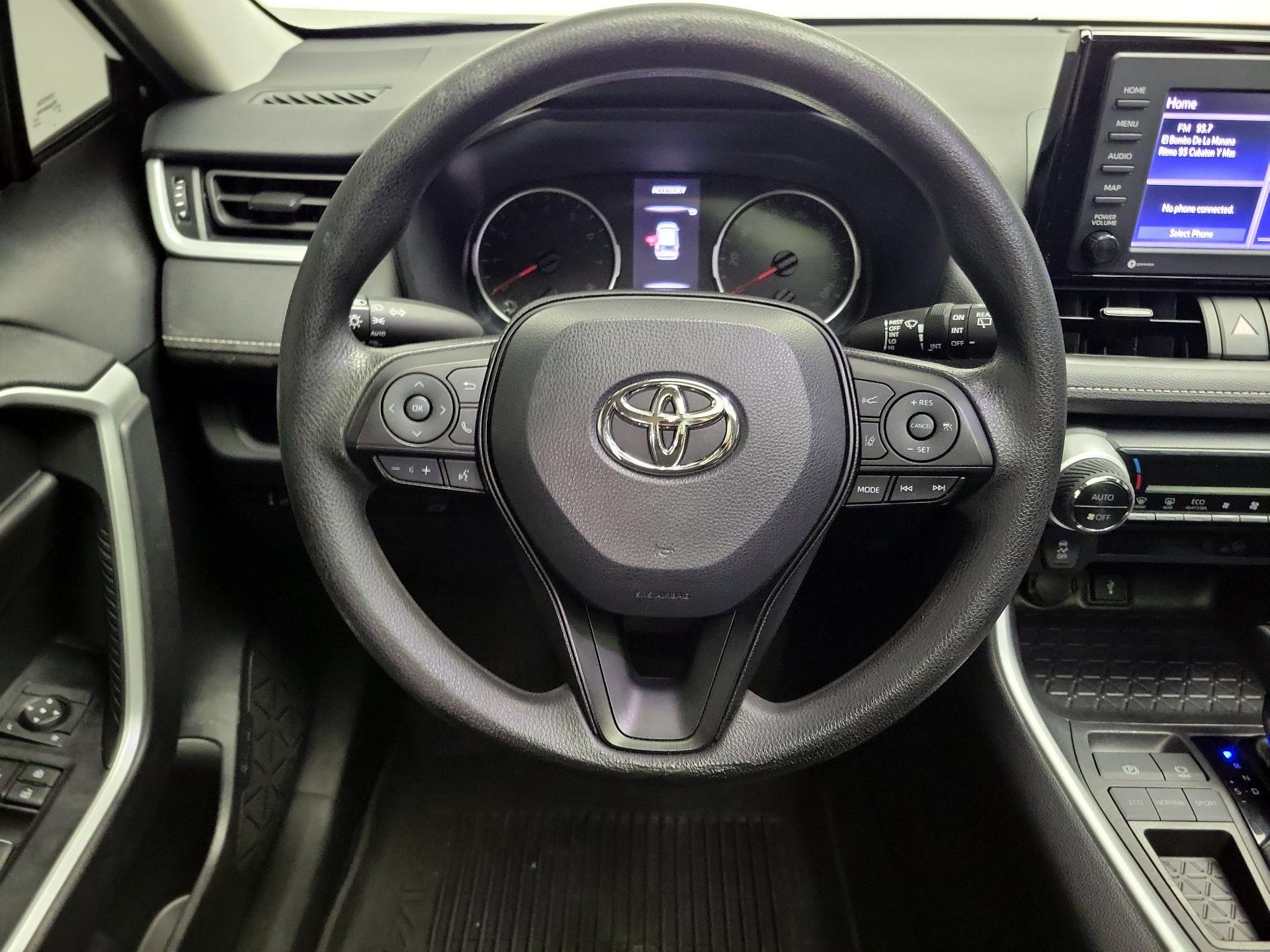 Thumbnail: 2022 Toyota RAV4 - 10