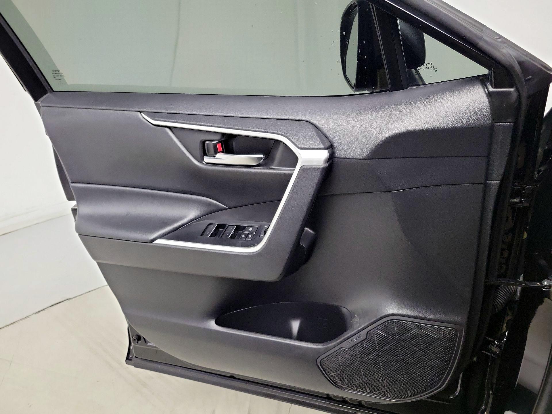 Thumbnail: 2022 Toyota RAV4 - 12