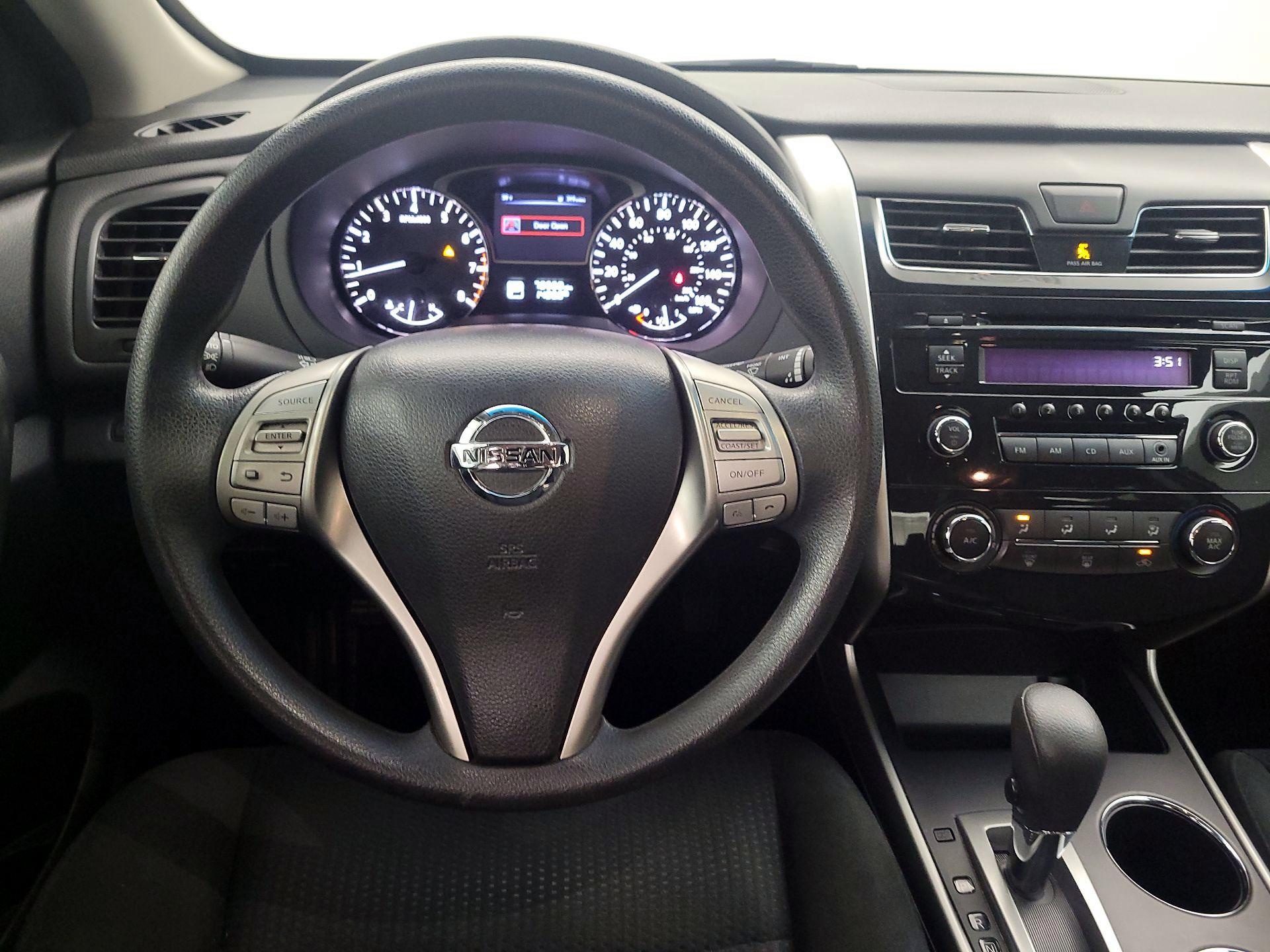 Thumbnail: 2015 Nissan Altima - 10
