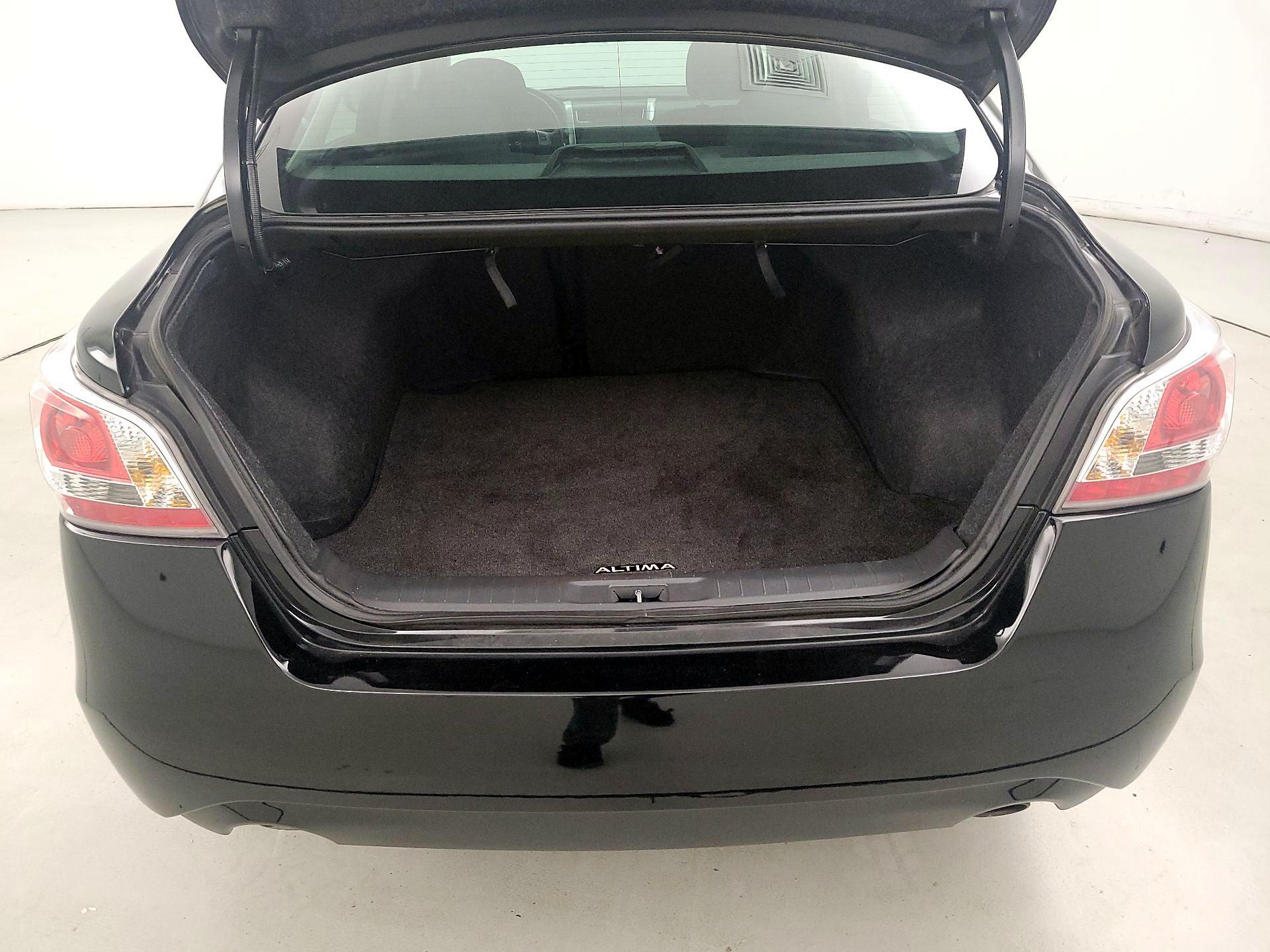 Thumbnail: 2015 Nissan Altima - 19