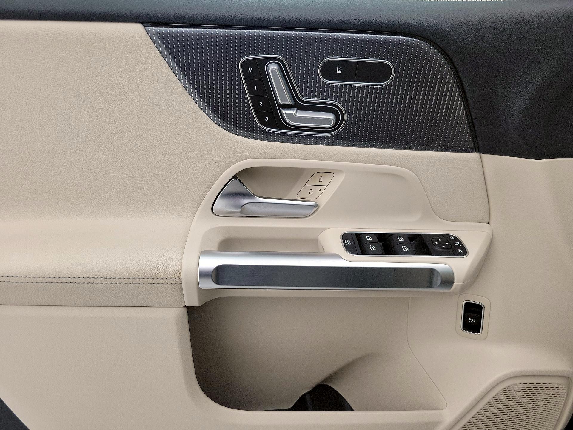 Thumbnail: 2021 Mercedes-Benz GLB - 12