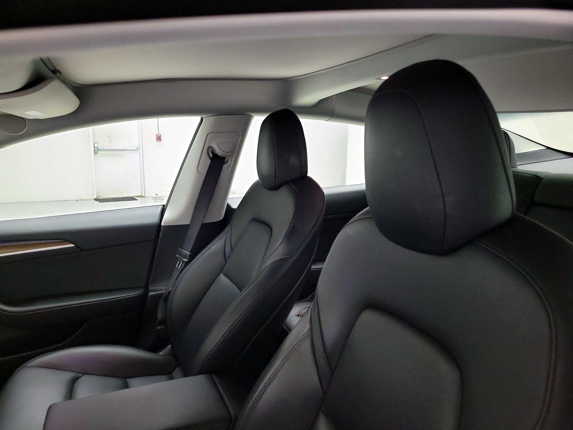 Thumbnail: 2023 Tesla Model 3 - 19