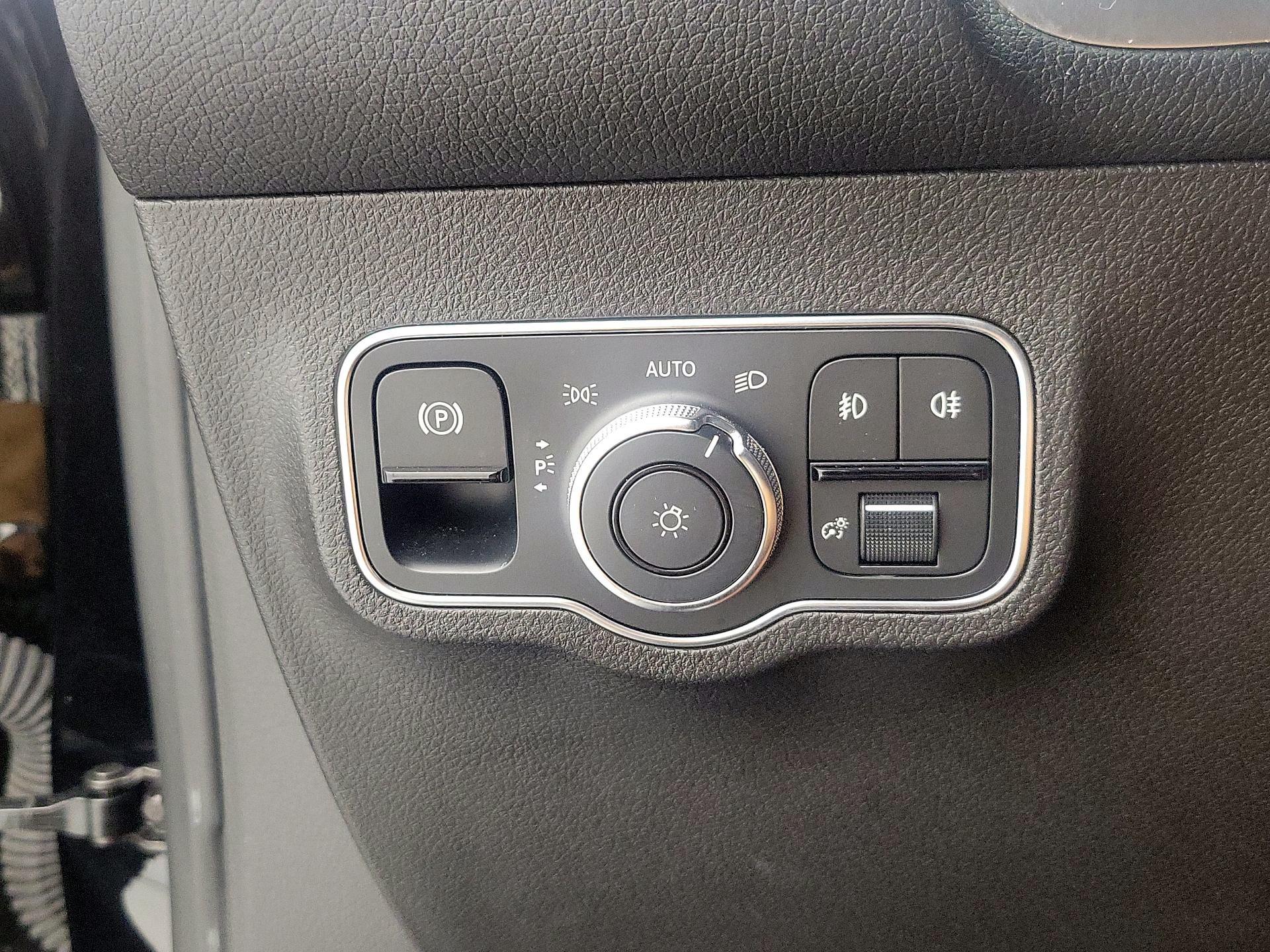 Thumbnail: 2021 Mercedes-Benz GLB - 13