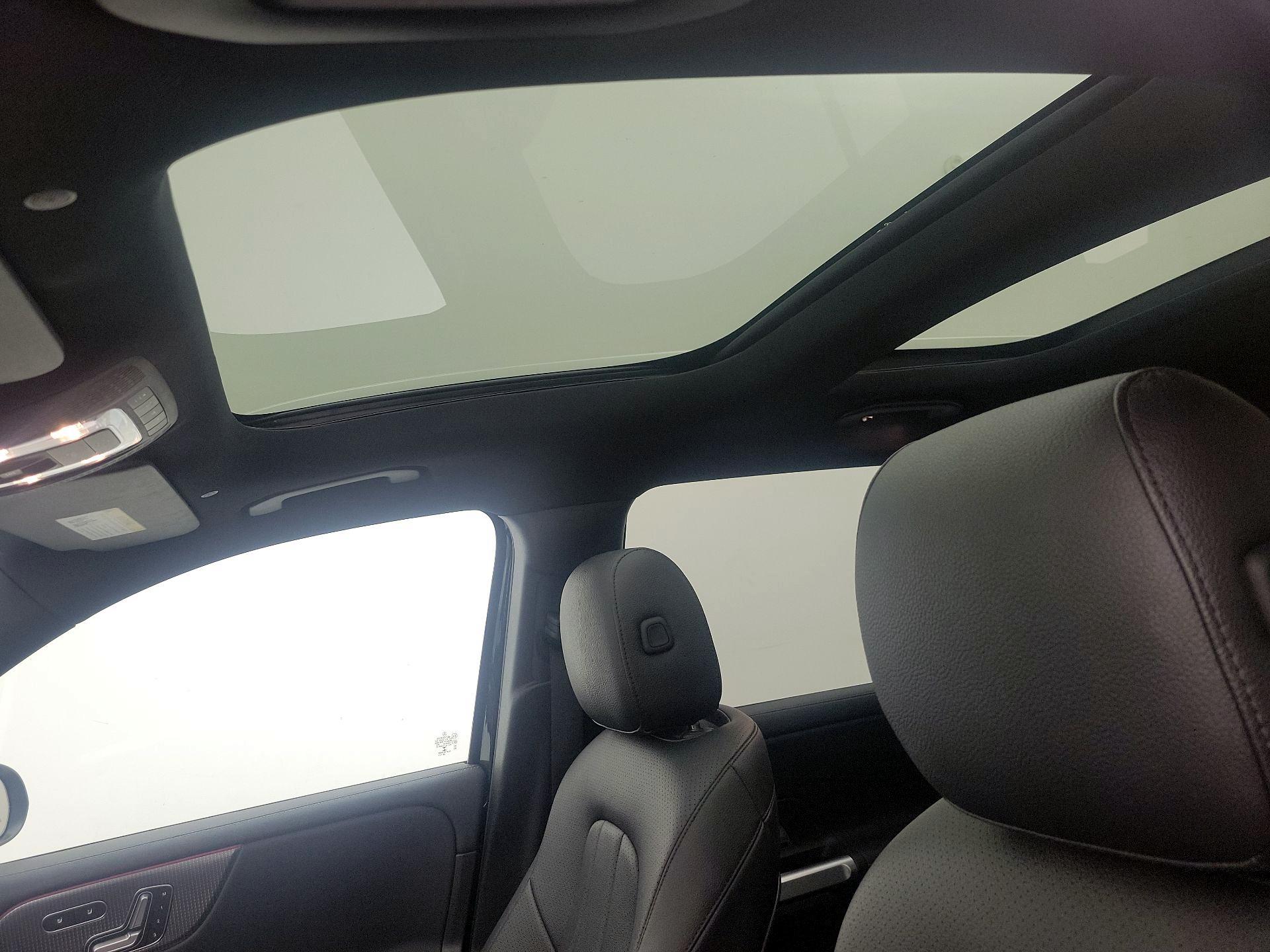 Thumbnail: 2021 Mercedes-Benz GLB - 19