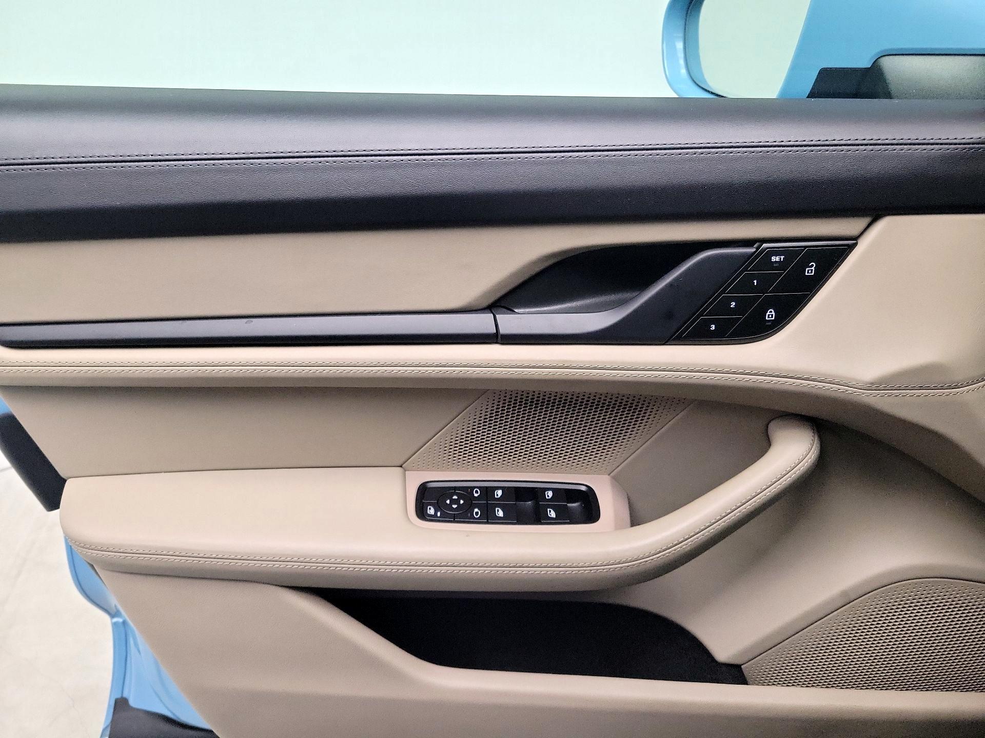 Thumbnail: 2023 Porsche Taycan - 12