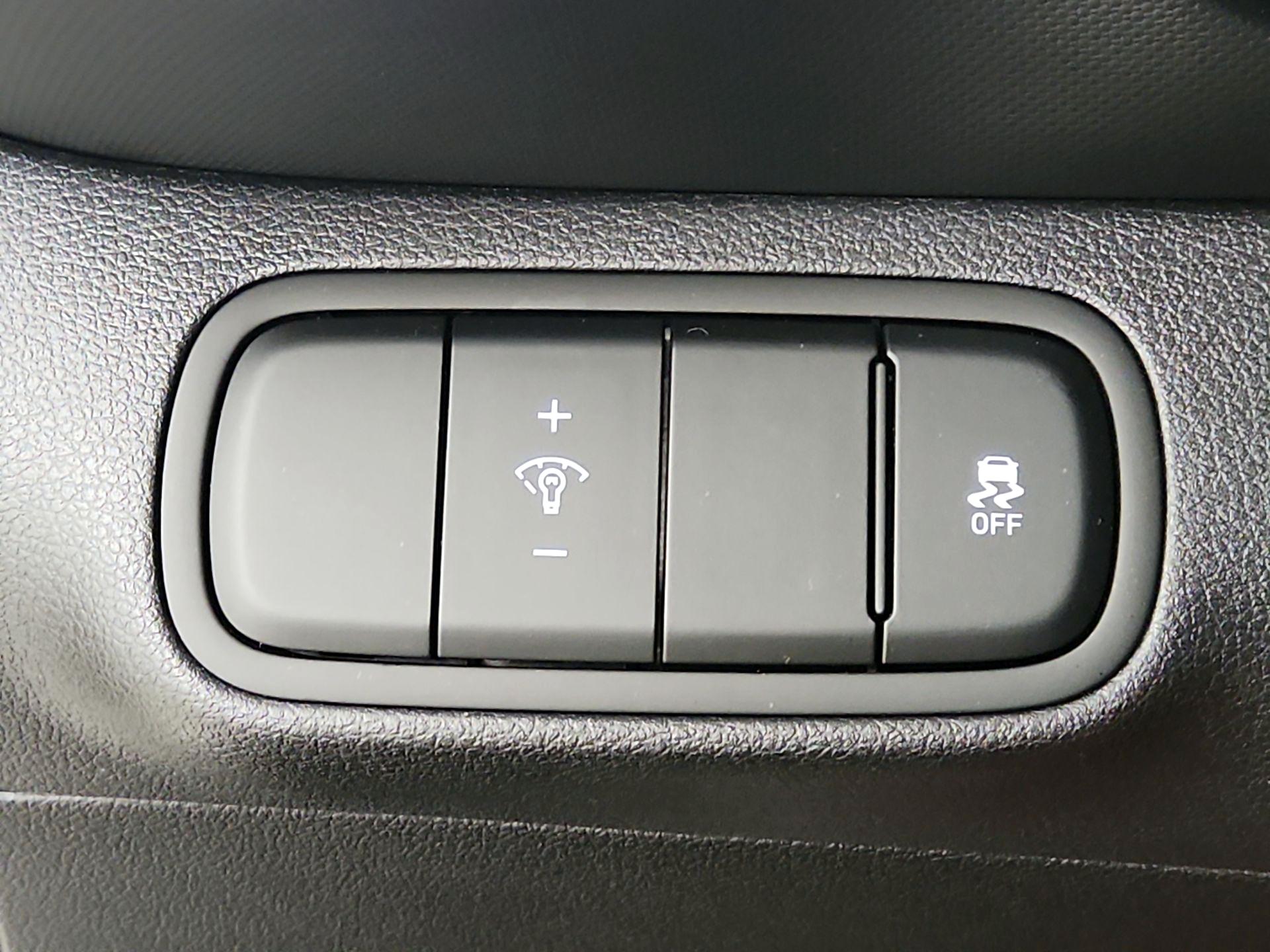 Thumbnail: 2023 Hyundai Venue - 13