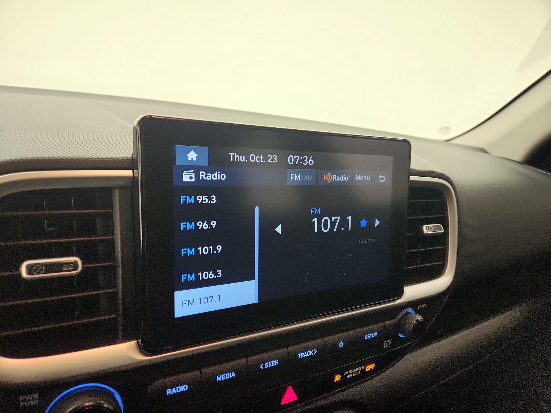 Thumbnail: 2023 Hyundai Venue - 15