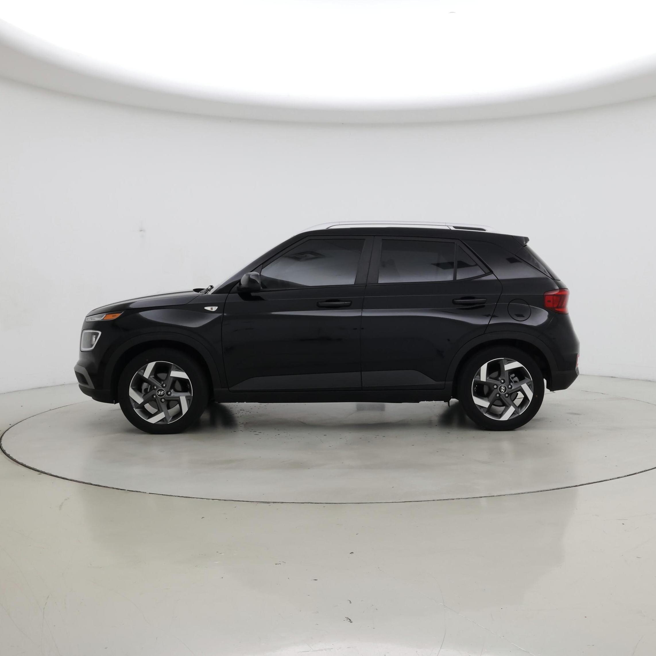 Thumbnail: 2023 Hyundai Venue - 3