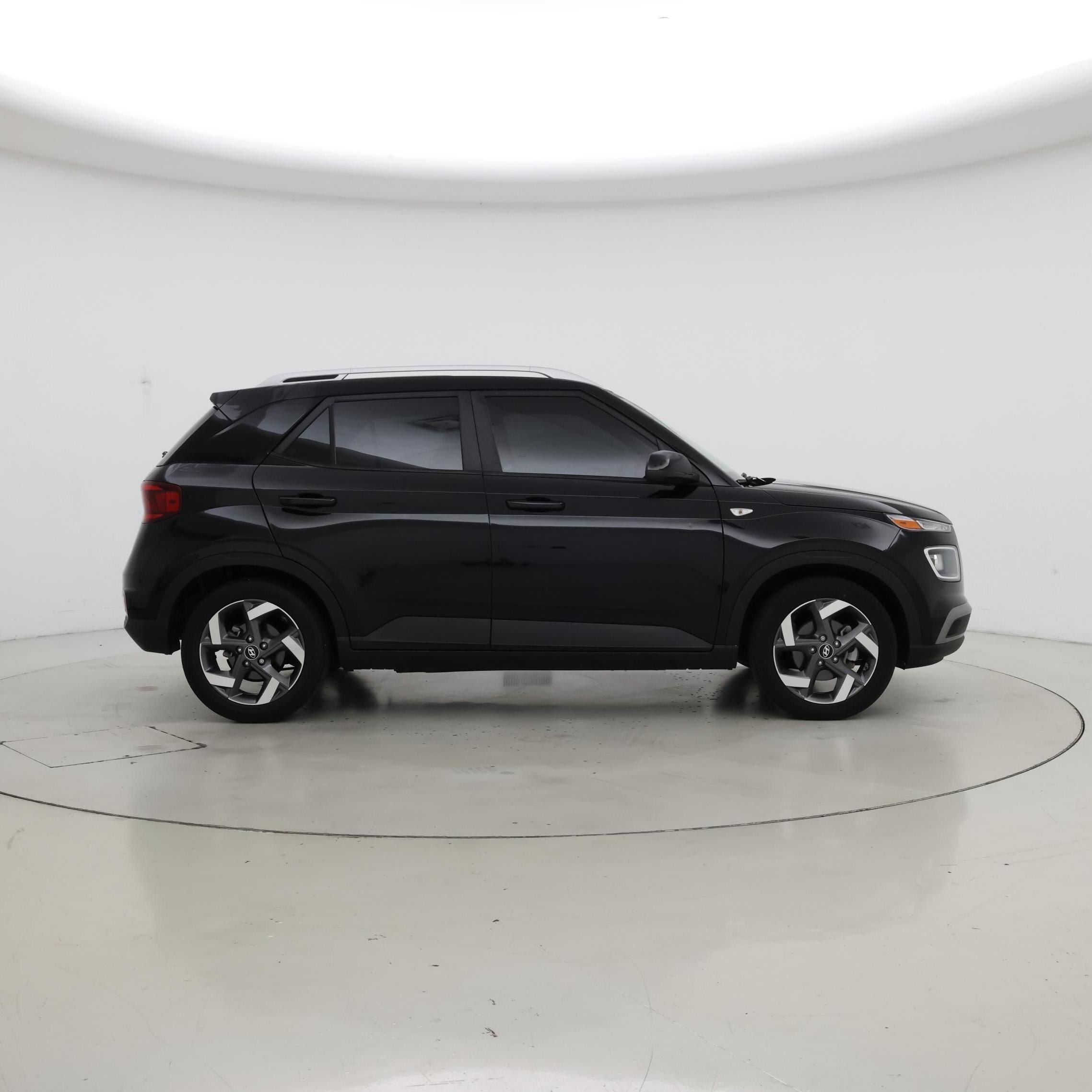 Thumbnail: 2023 Hyundai Venue - 7