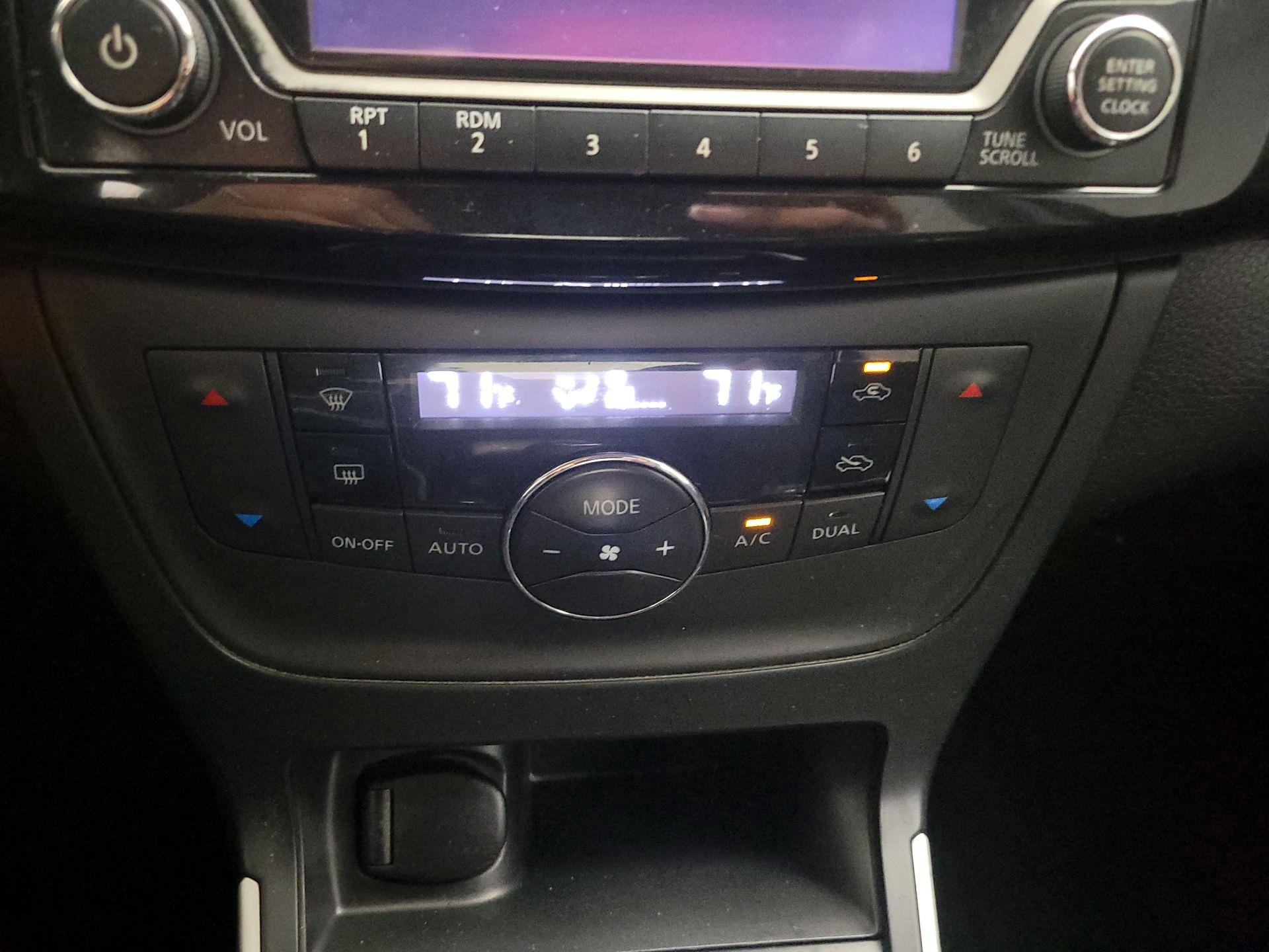 Thumbnail: 2018 Nissan Sentra - 16