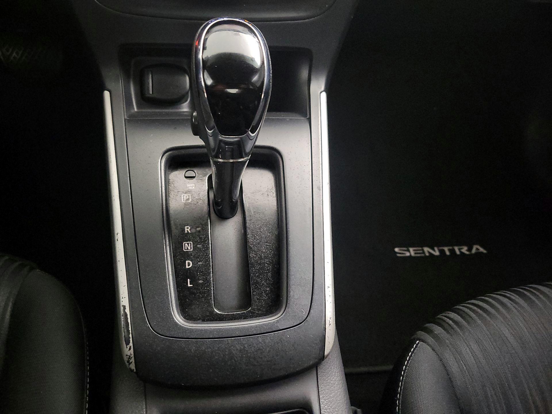 Thumbnail: 2018 Nissan Sentra - 17
