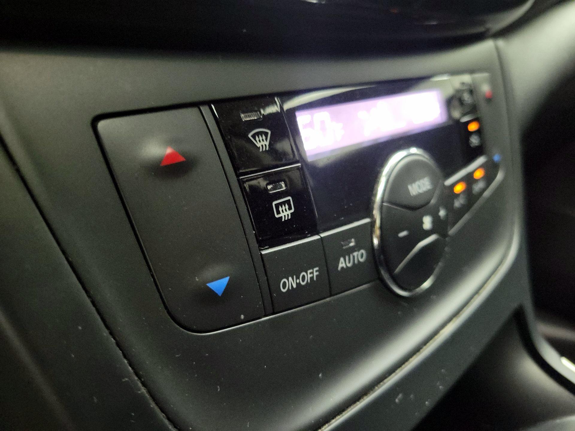 Thumbnail: 2019 Nissan Sentra - 16