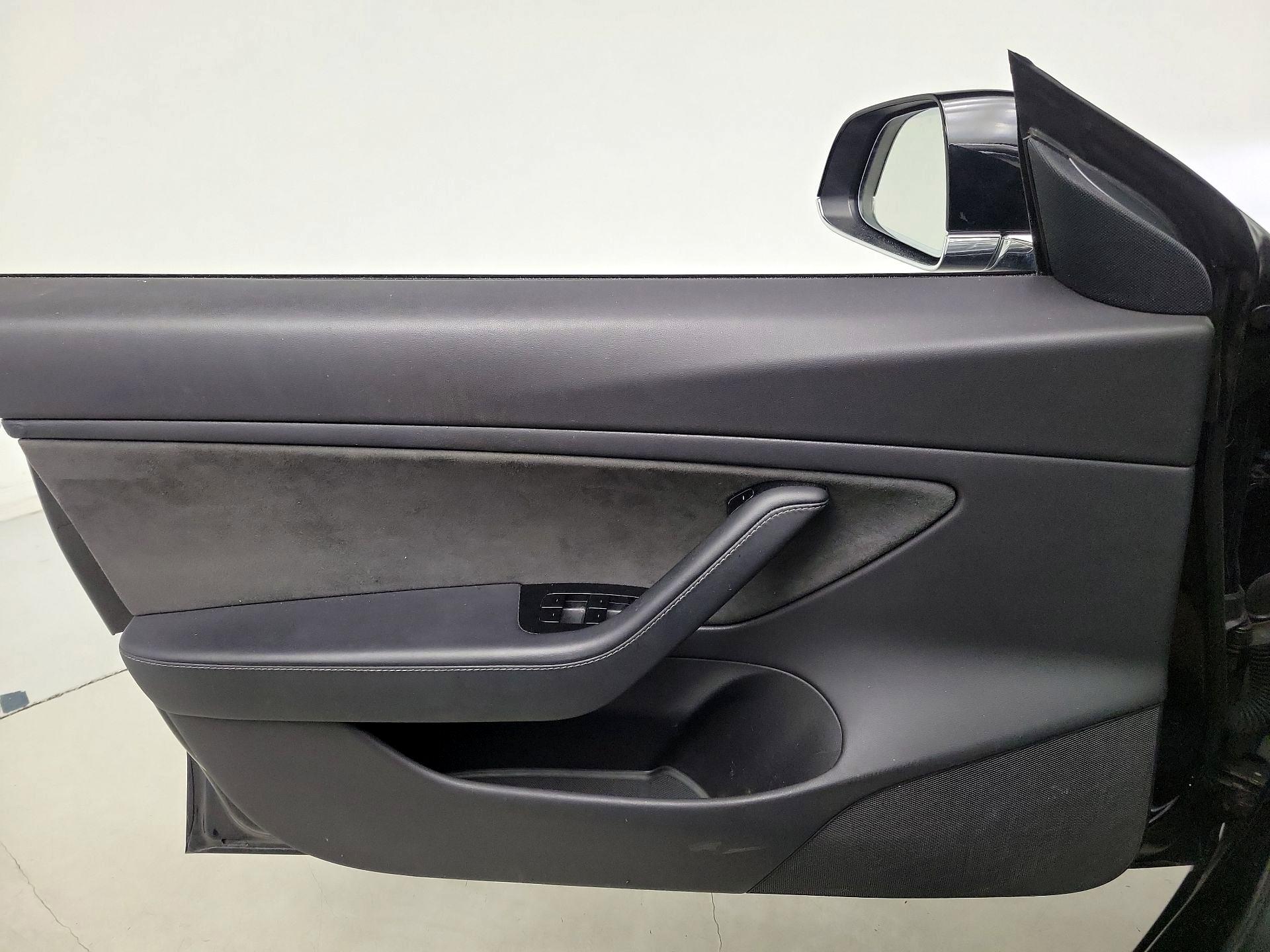 Thumbnail: 2019 Tesla Model 3 - 12