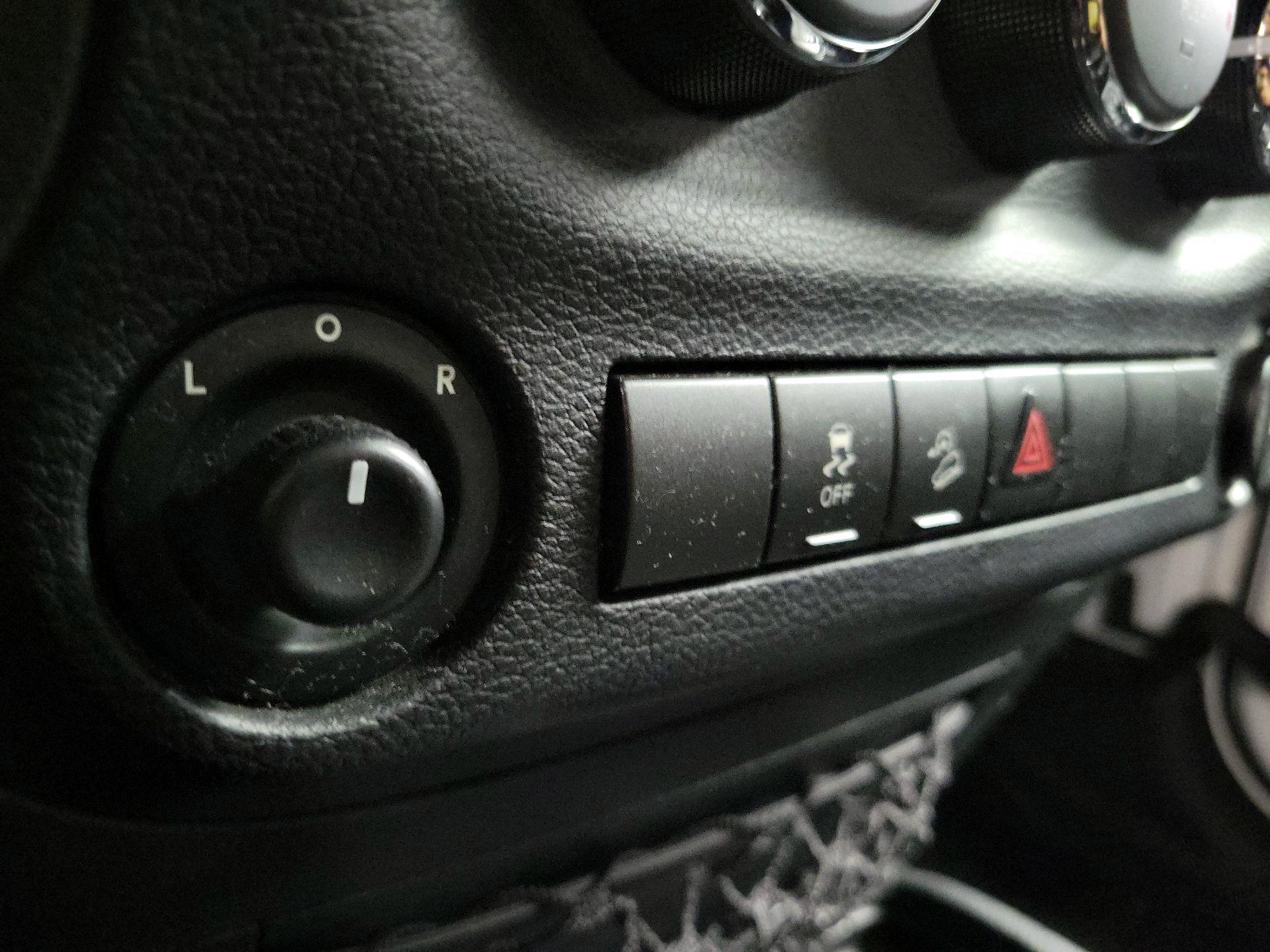 Thumbnail: 2018 Jeep Wrangler - 13