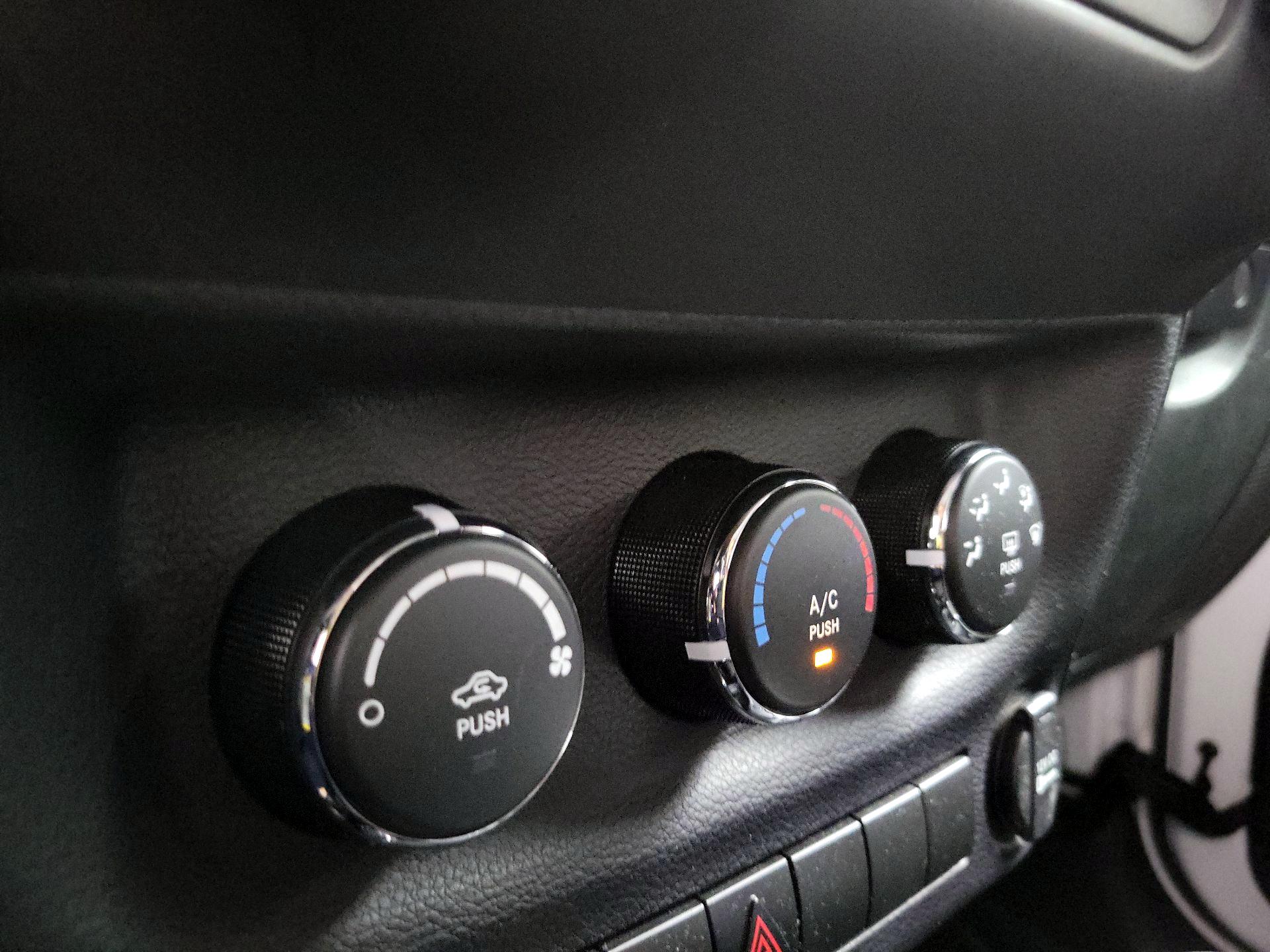Thumbnail: 2018 Jeep Wrangler - 15