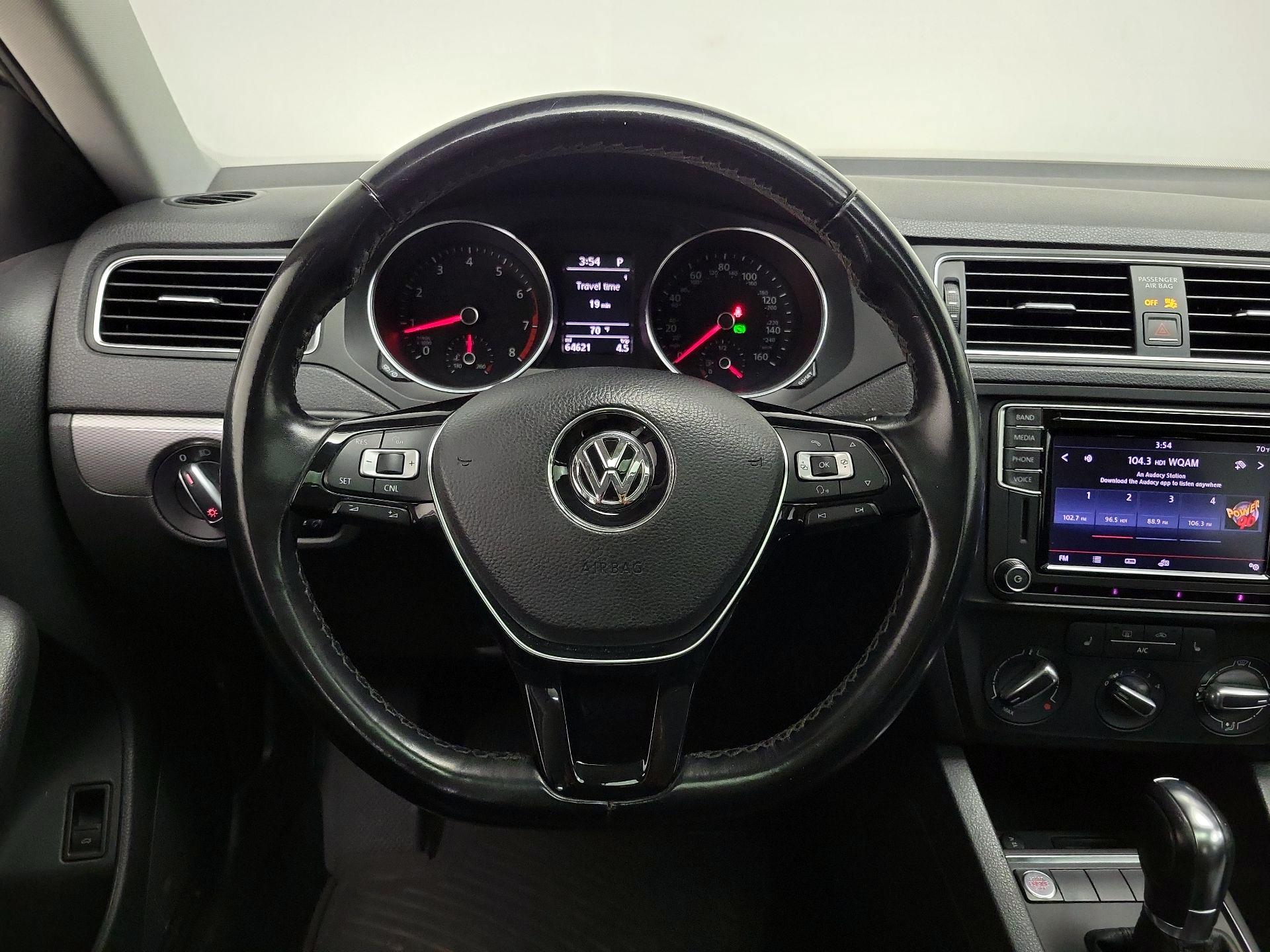 Thumbnail: 2017 Volkswagen Jetta - 10