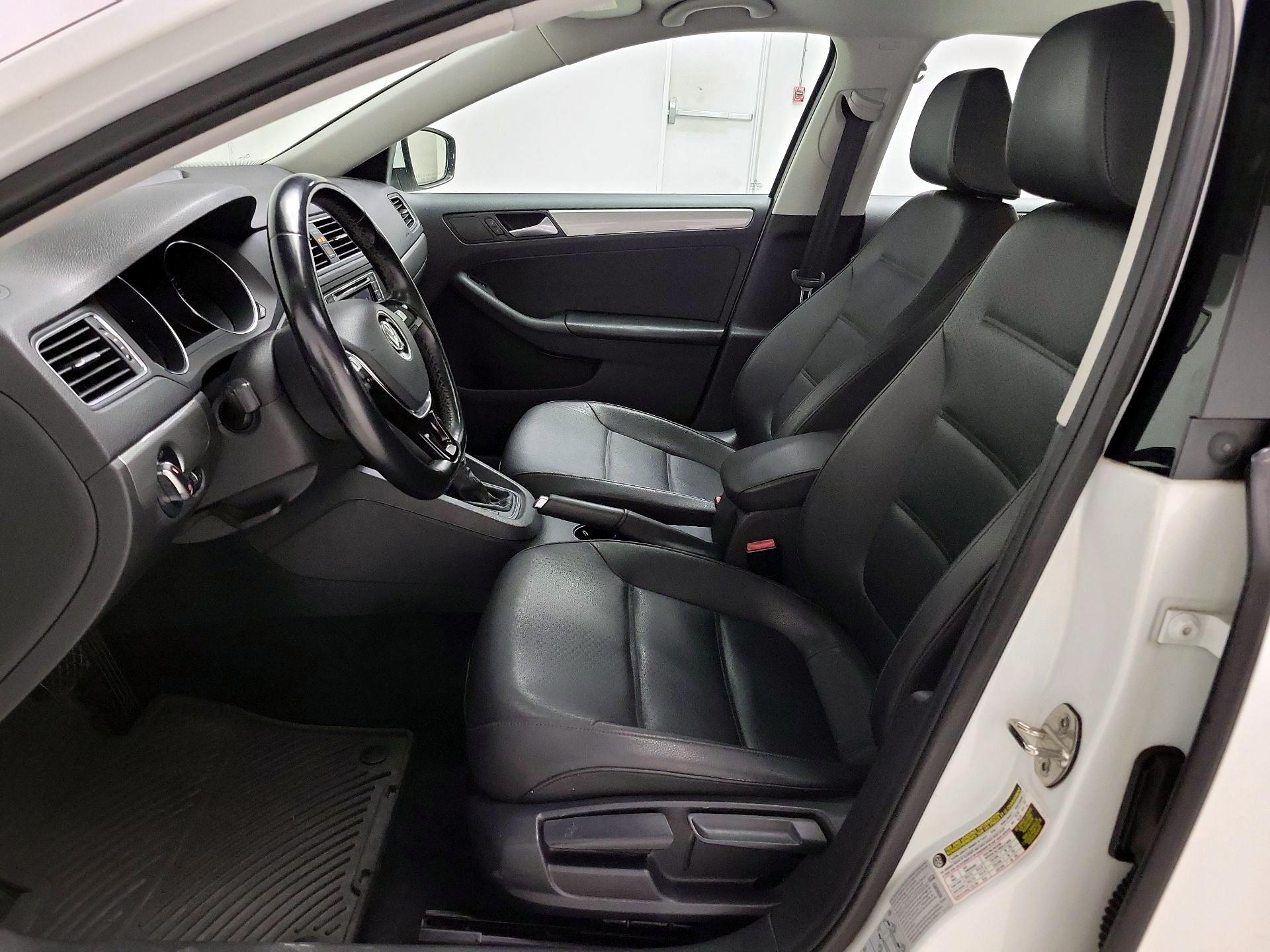 Thumbnail: 2017 Volkswagen Jetta - 11