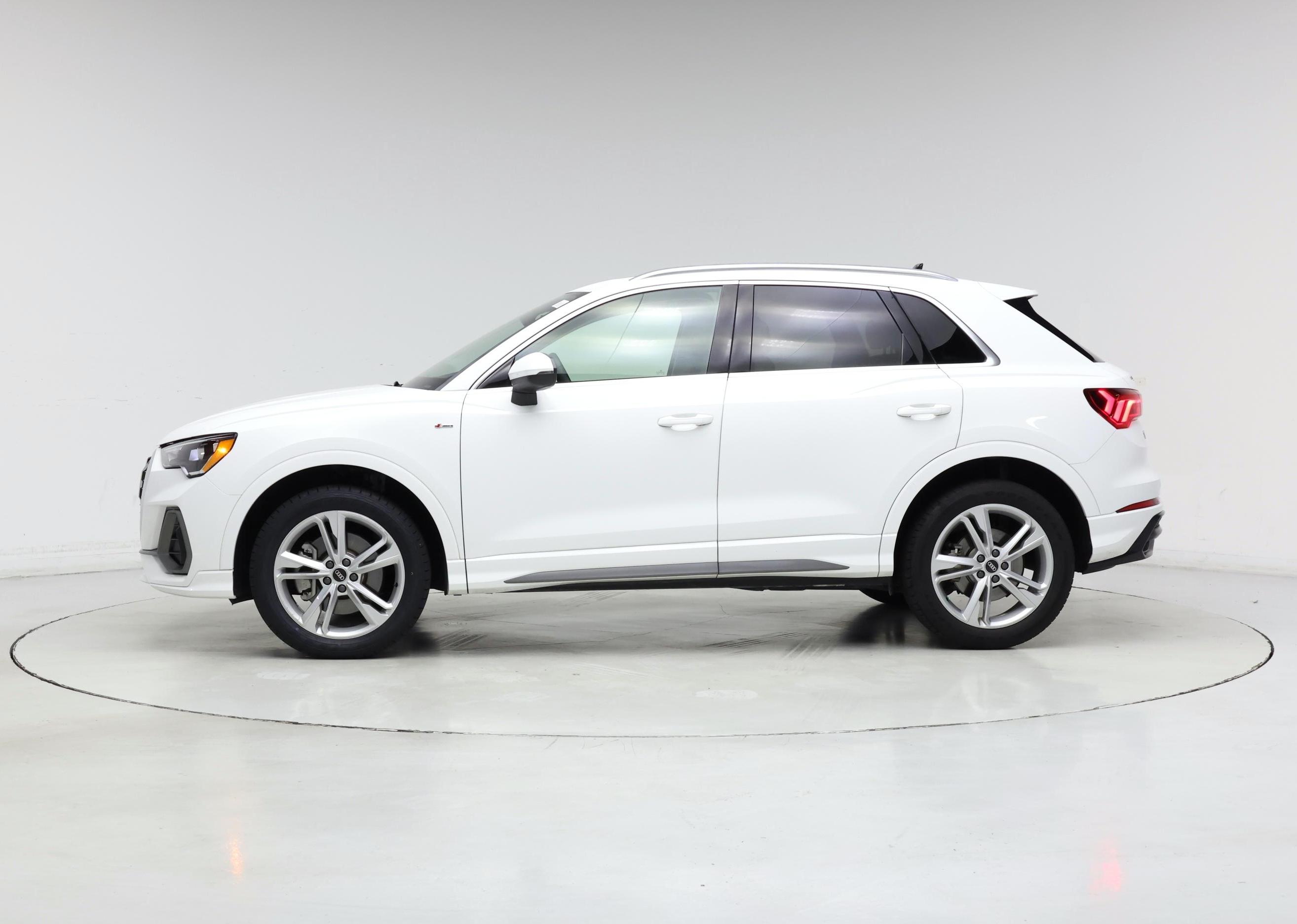 Thumbnail: 2022 Audi Q3 - 3