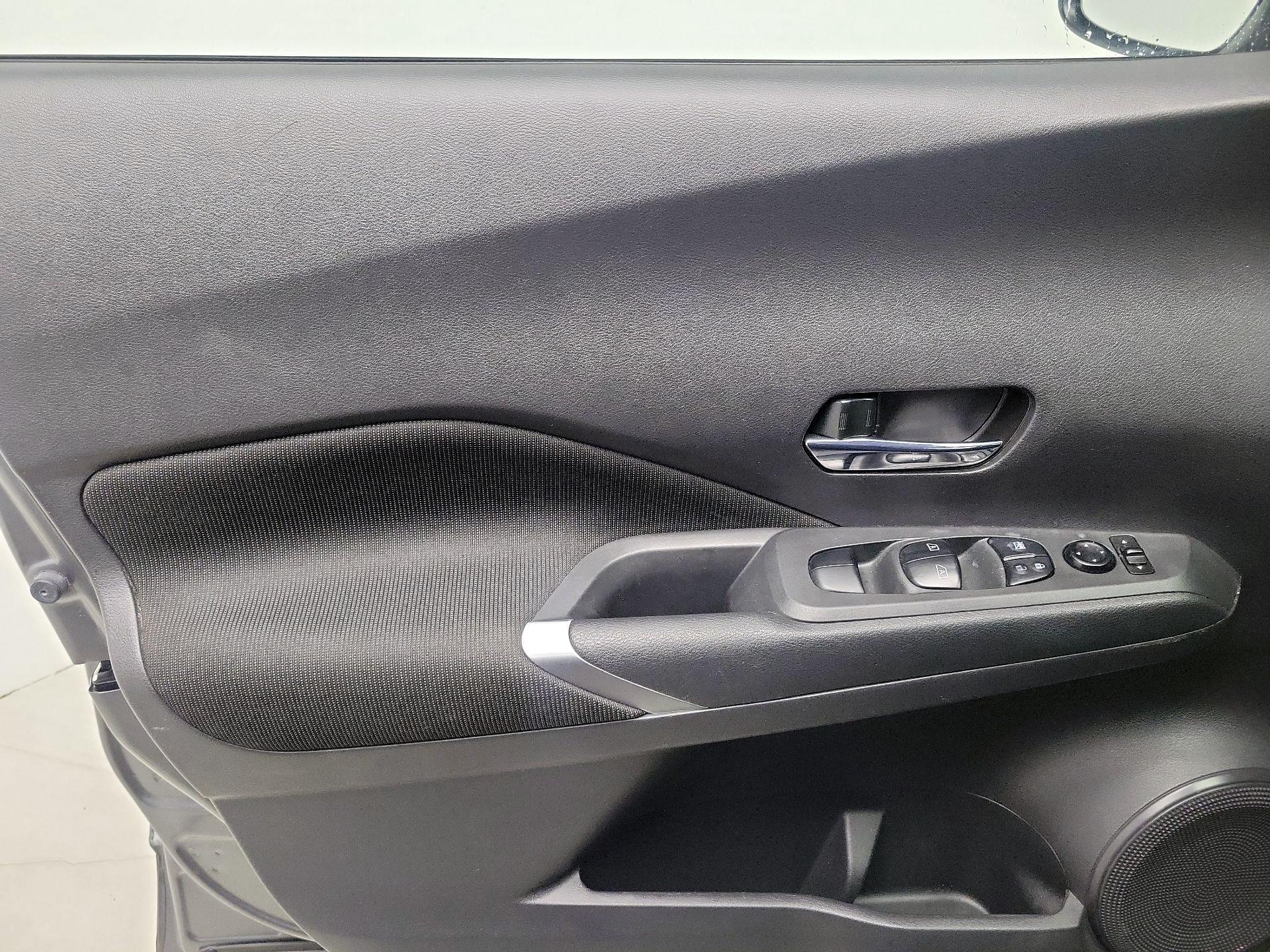 Thumbnail: 2021 Nissan Kicks - 12