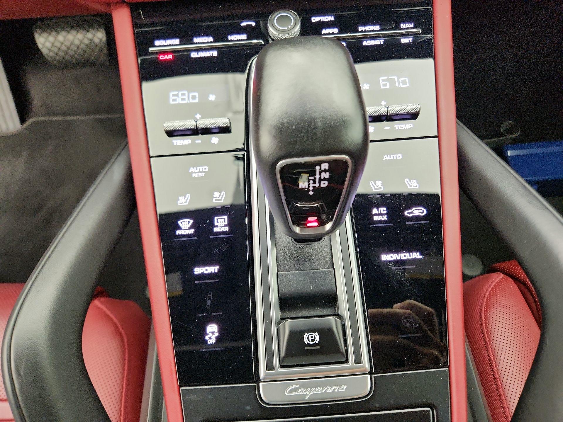 Thumbnail: 2019 Porsche Cayenne - 17
