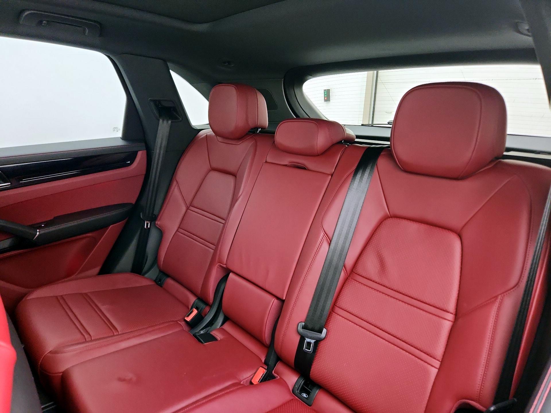 Thumbnail: 2019 Porsche Cayenne - 19