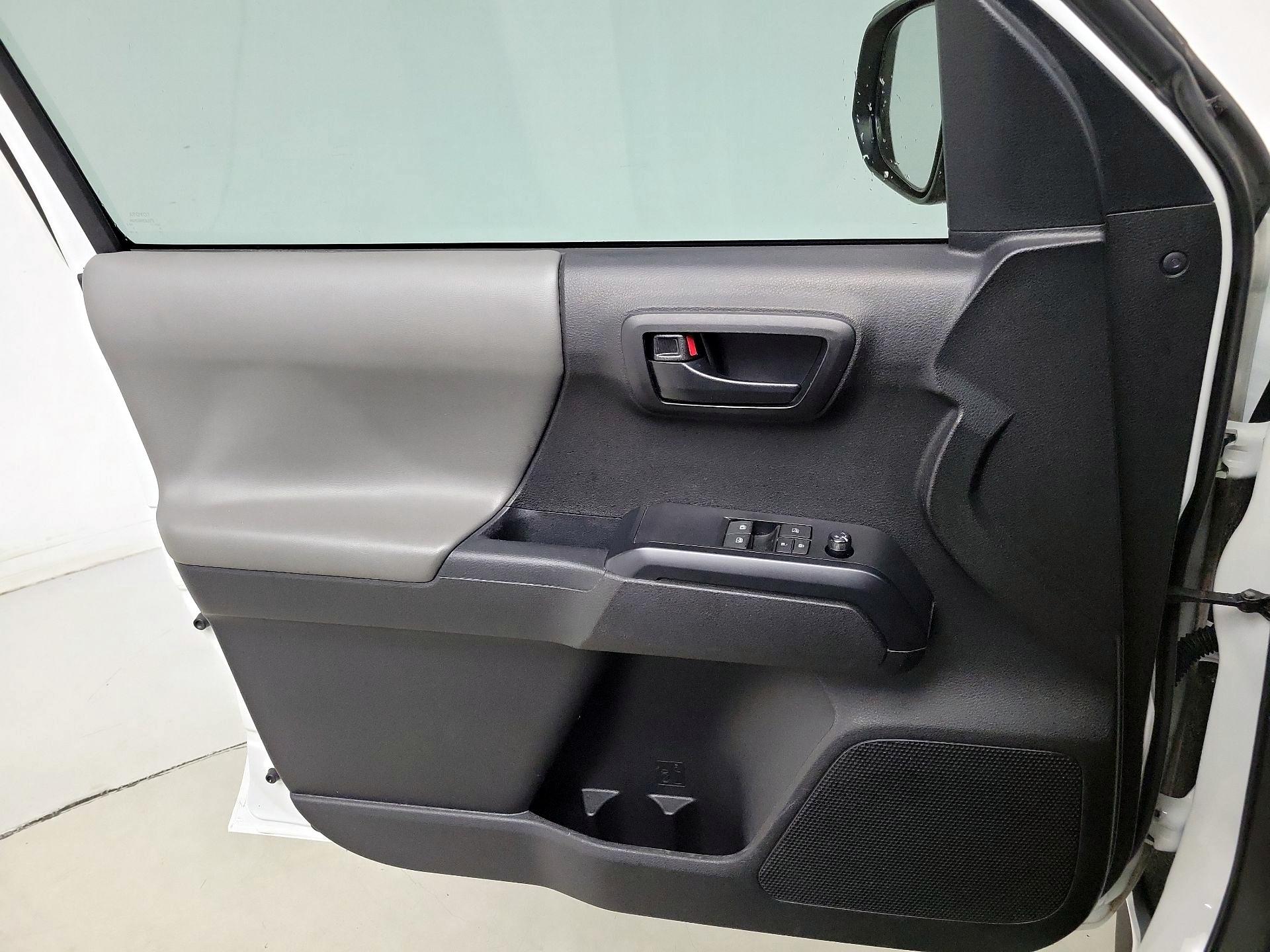 Thumbnail: 2022 Toyota Tacoma - 12