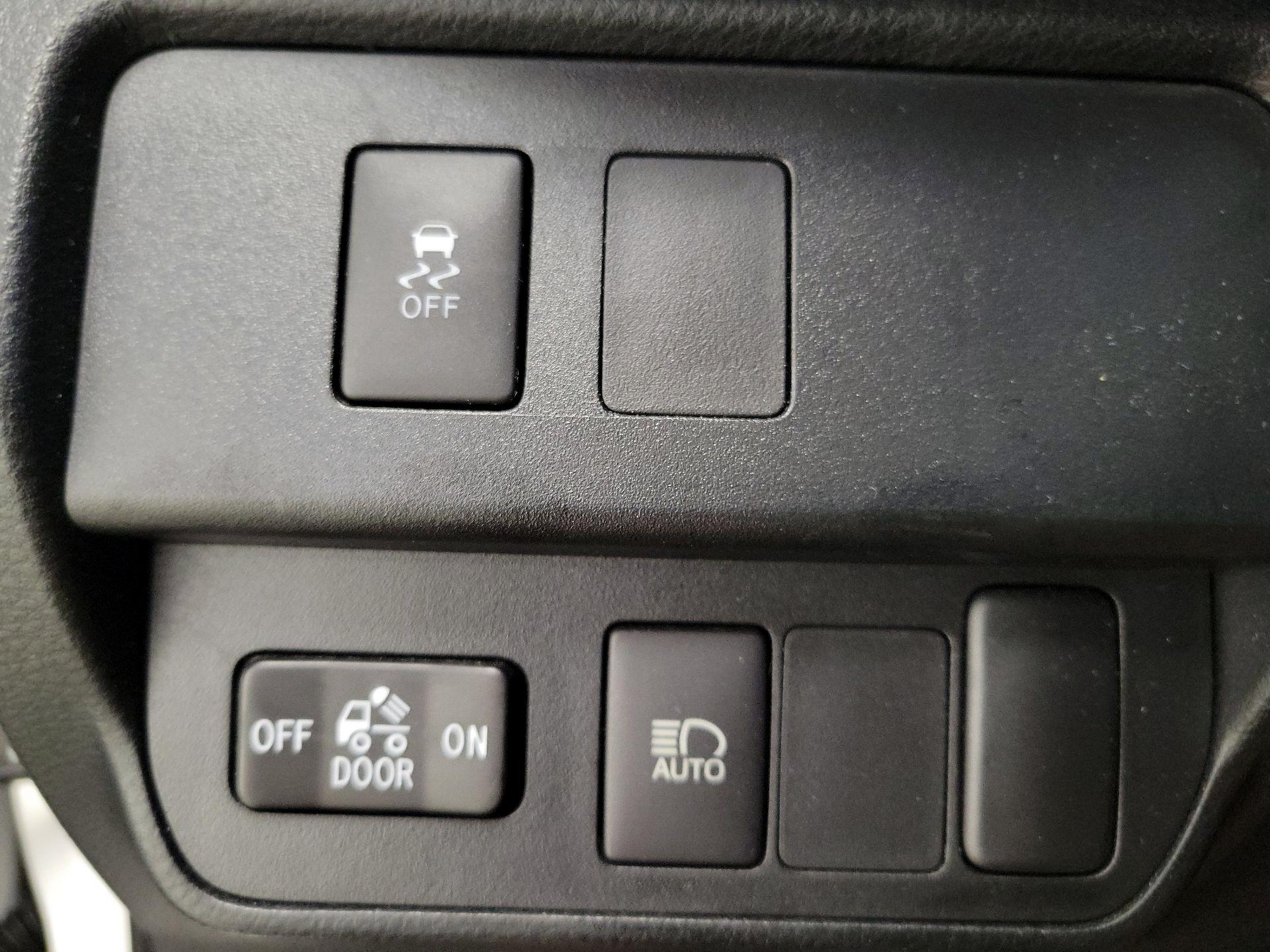 Thumbnail: 2022 Toyota Tacoma - 13