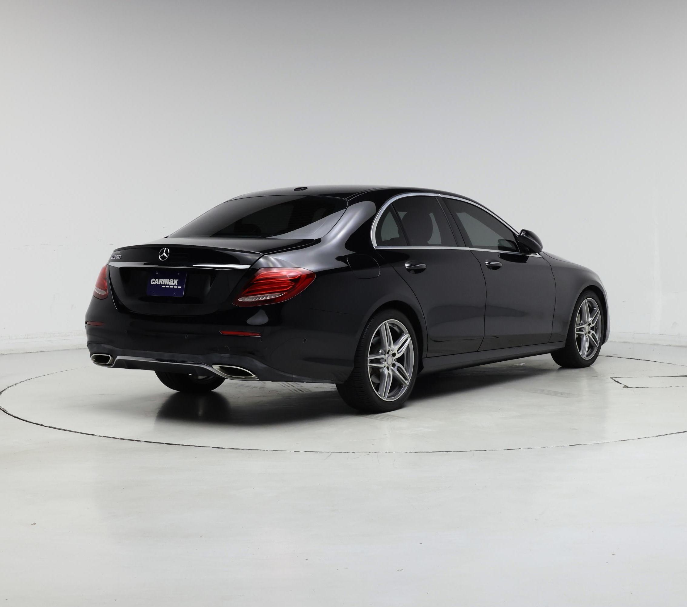 Thumbnail: 2017 Mercedes-Benz E-Class - 8