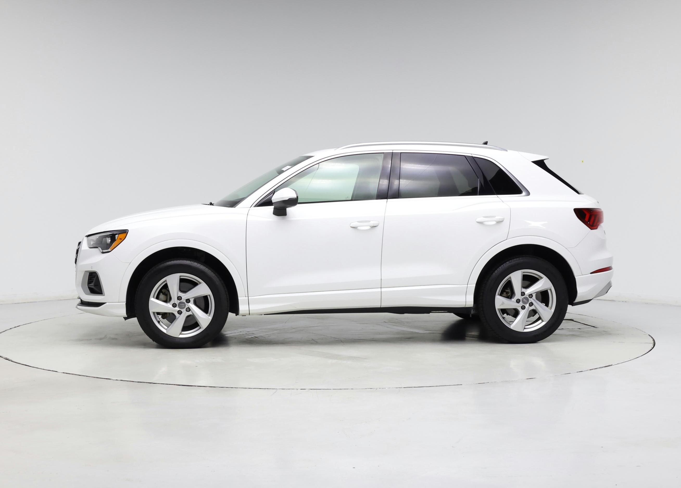 Thumbnail: 2020 Audi Q3 - 3