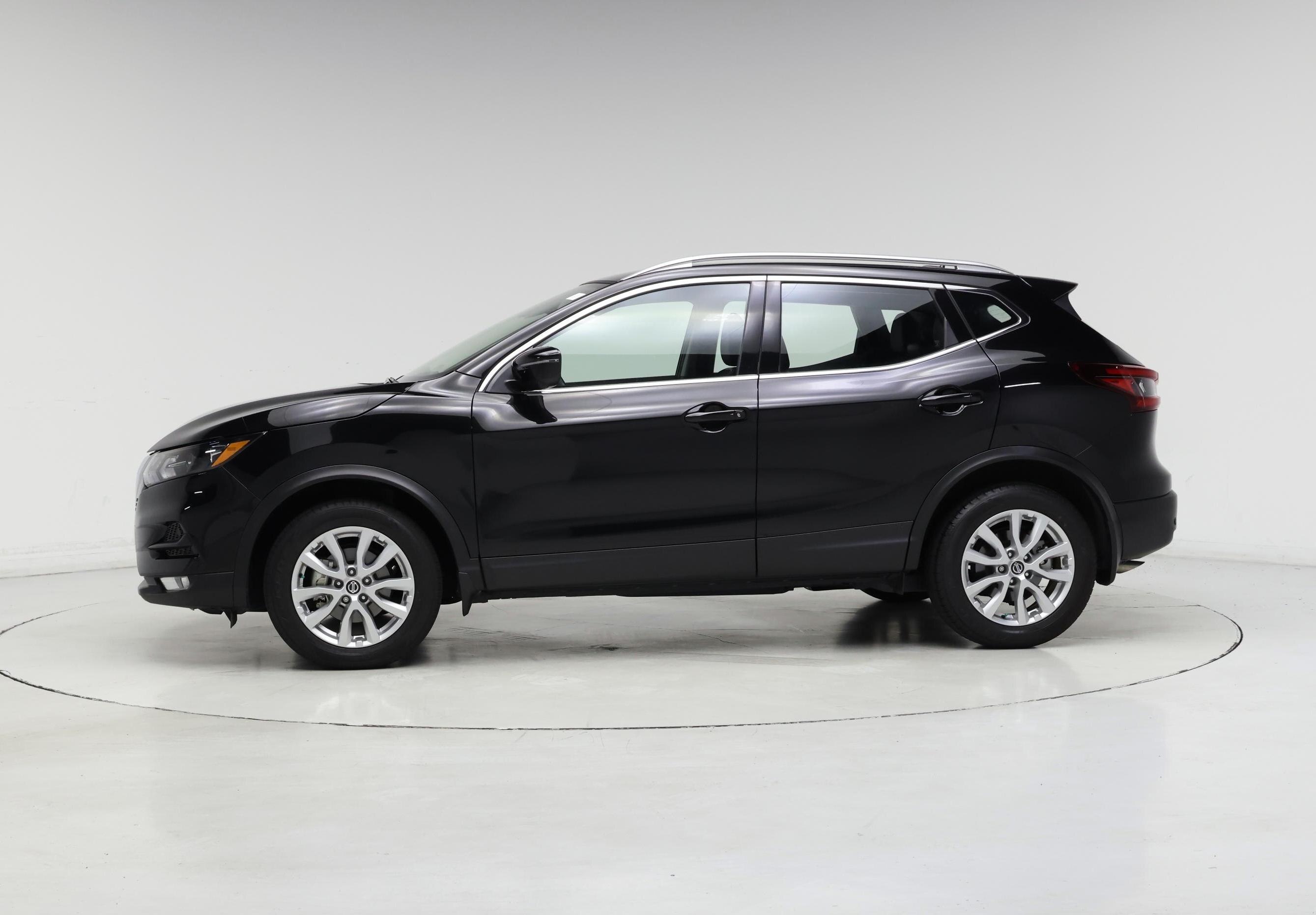Thumbnail: 2022 Nissan Rogue Sport - 3
