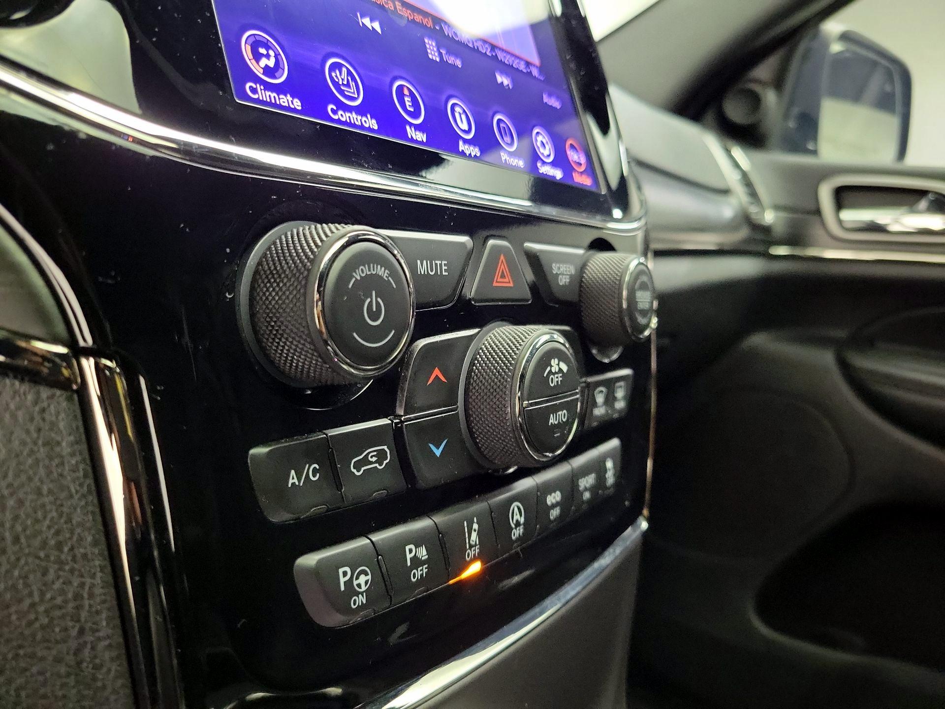 Thumbnail: 2020 Jeep Grand Cherokee - 17