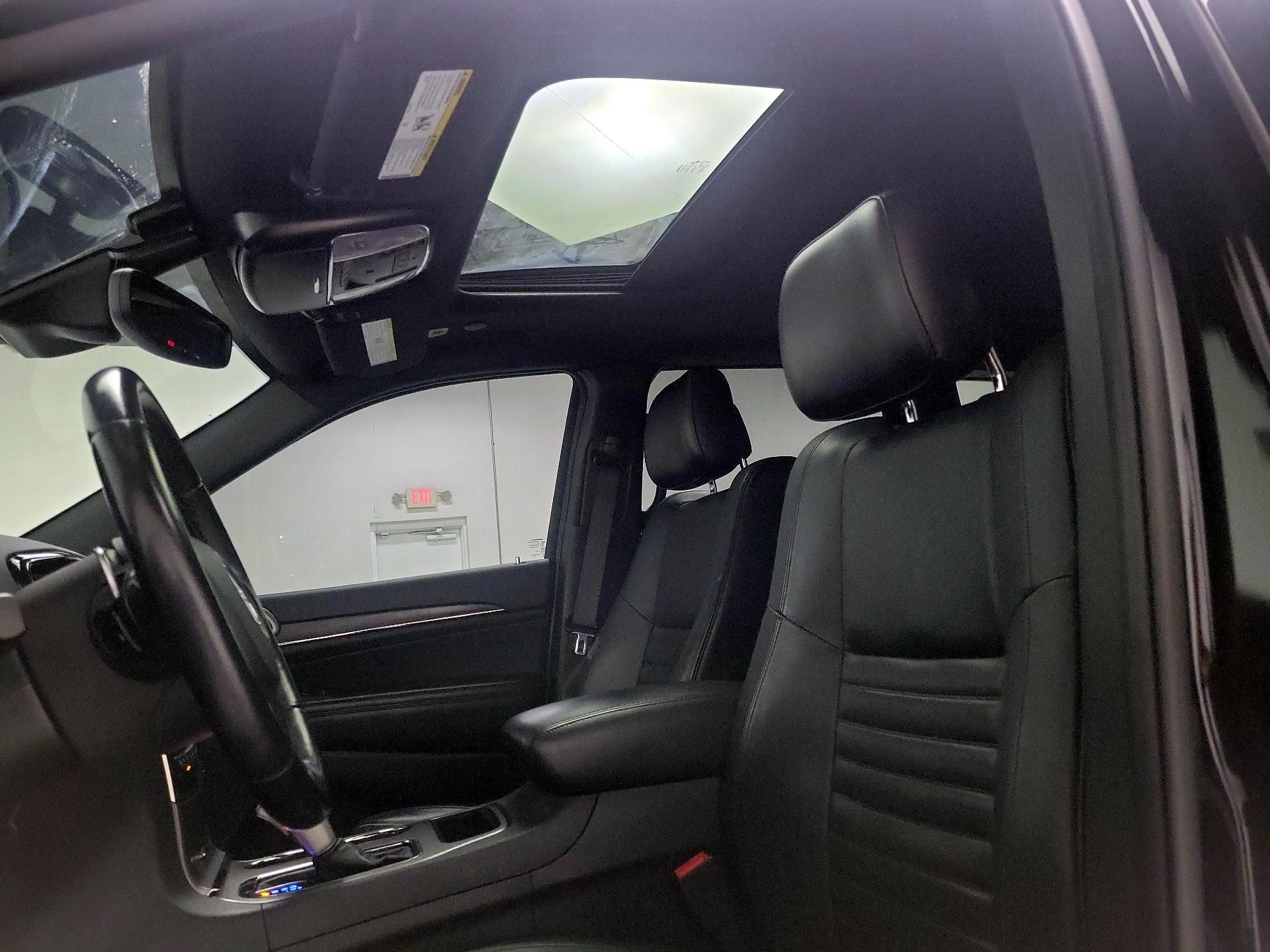 Thumbnail: 2020 Jeep Grand Cherokee - 20
