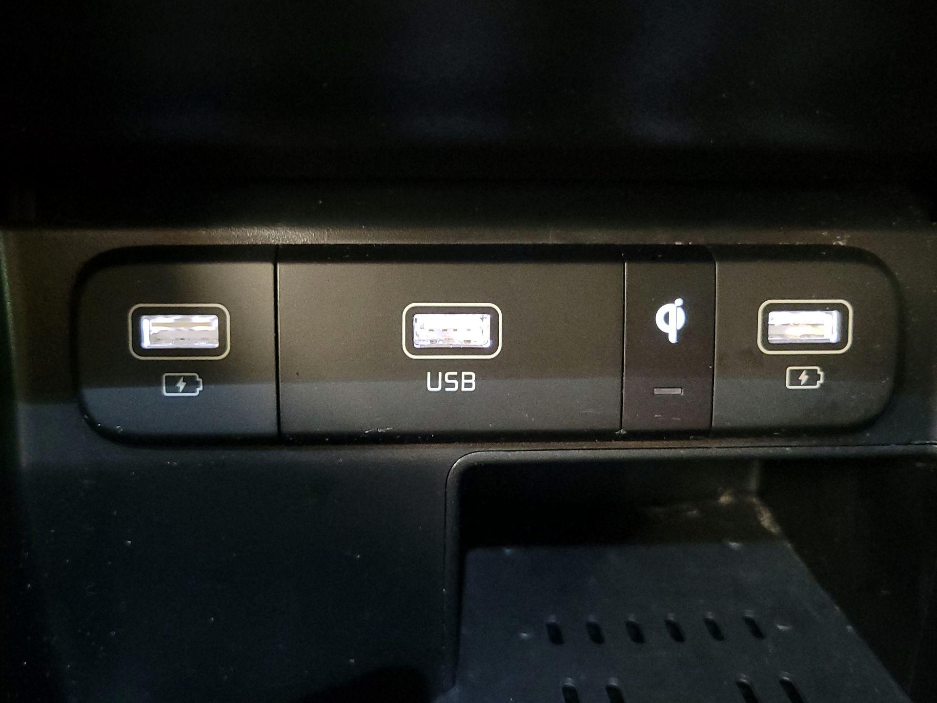 Thumbnail: 2022 Kia Sorento - 19