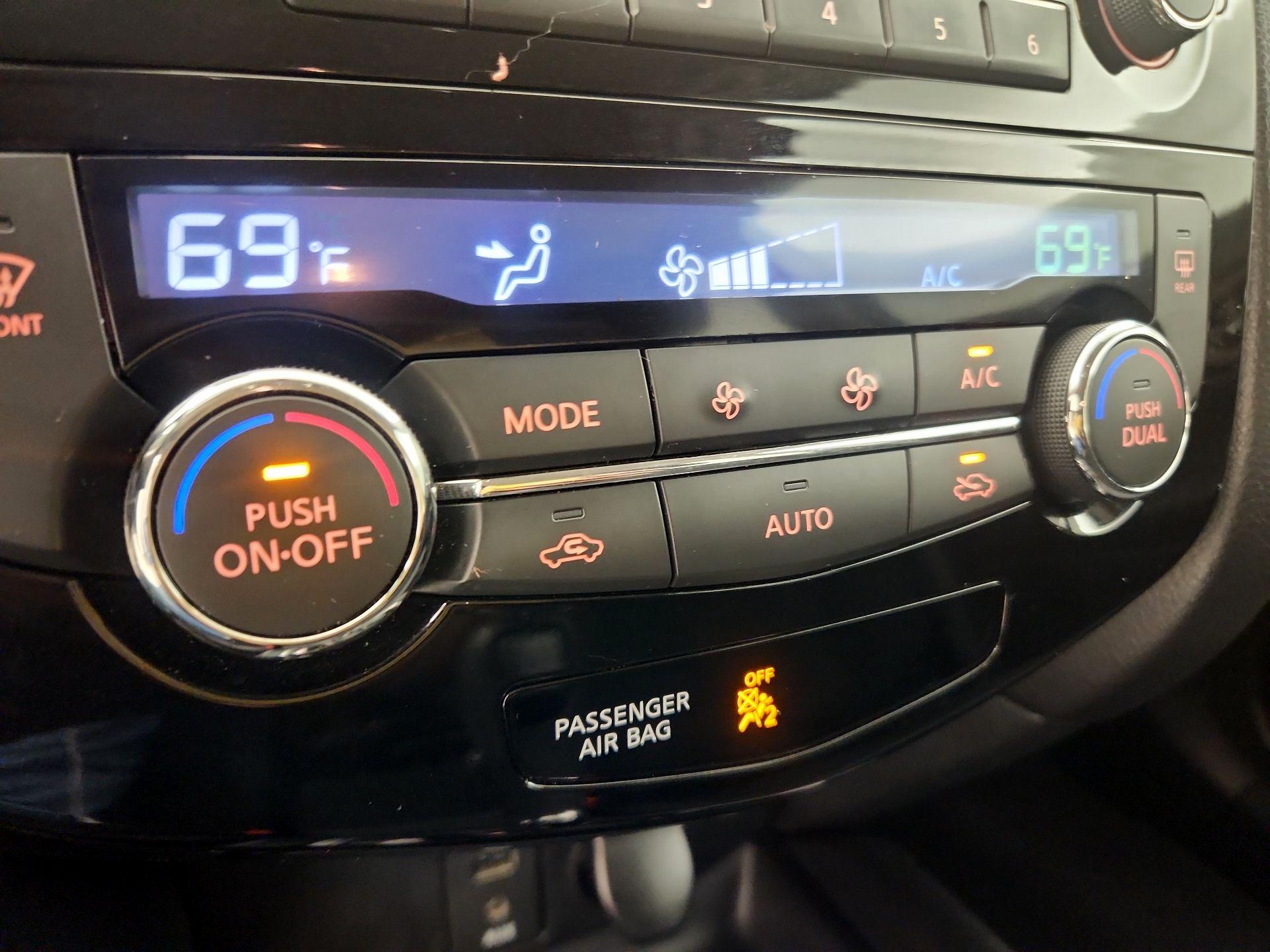 Thumbnail: 2015 Nissan Rogue - 16