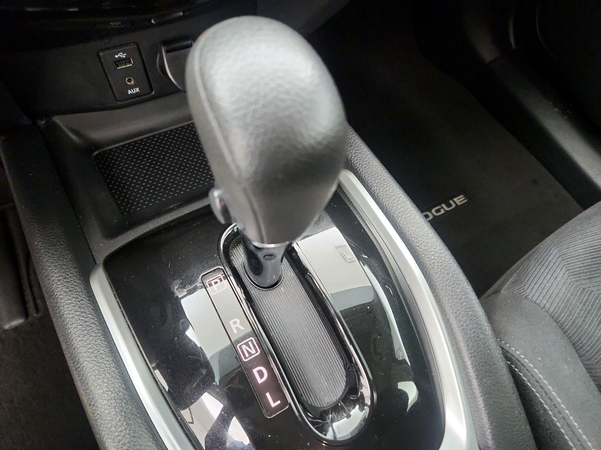 Thumbnail: 2015 Nissan Rogue - 17