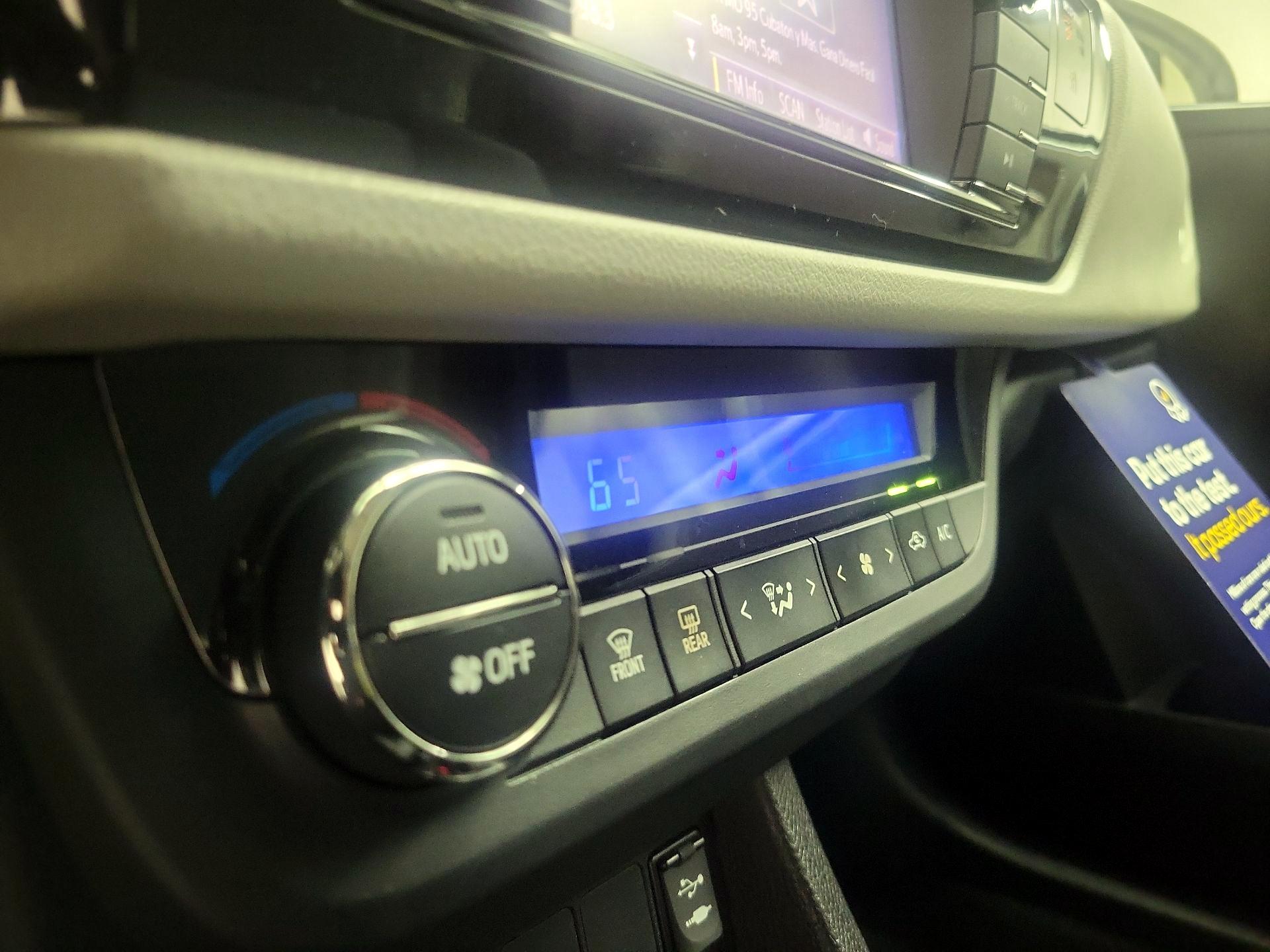 Thumbnail: 2014 Toyota Corolla - 16
