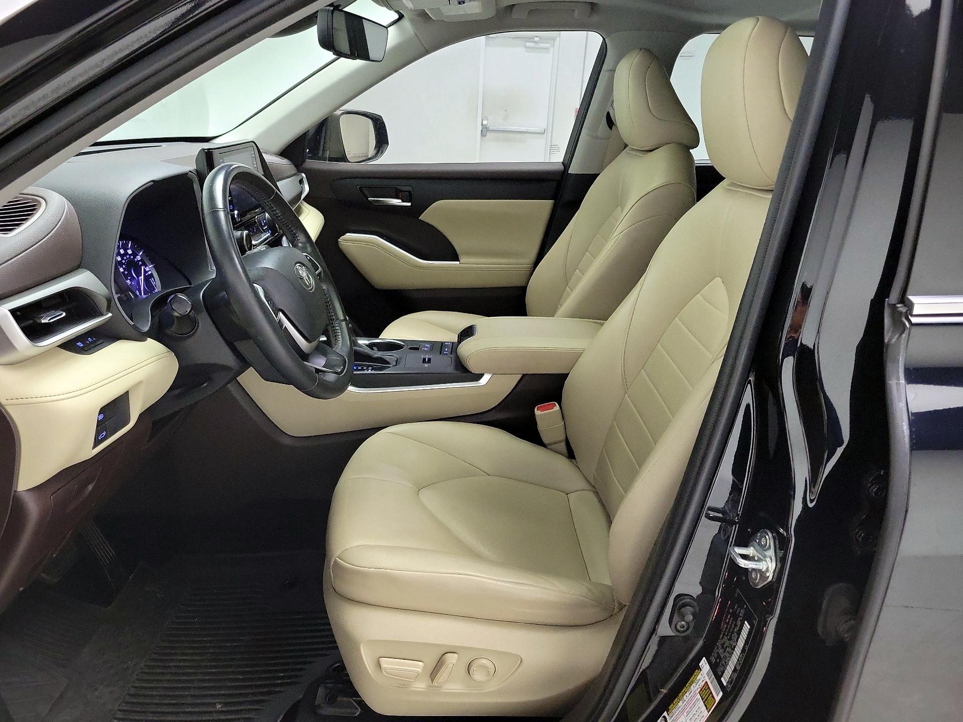 Thumbnail: 2022 Toyota Highlander - 11