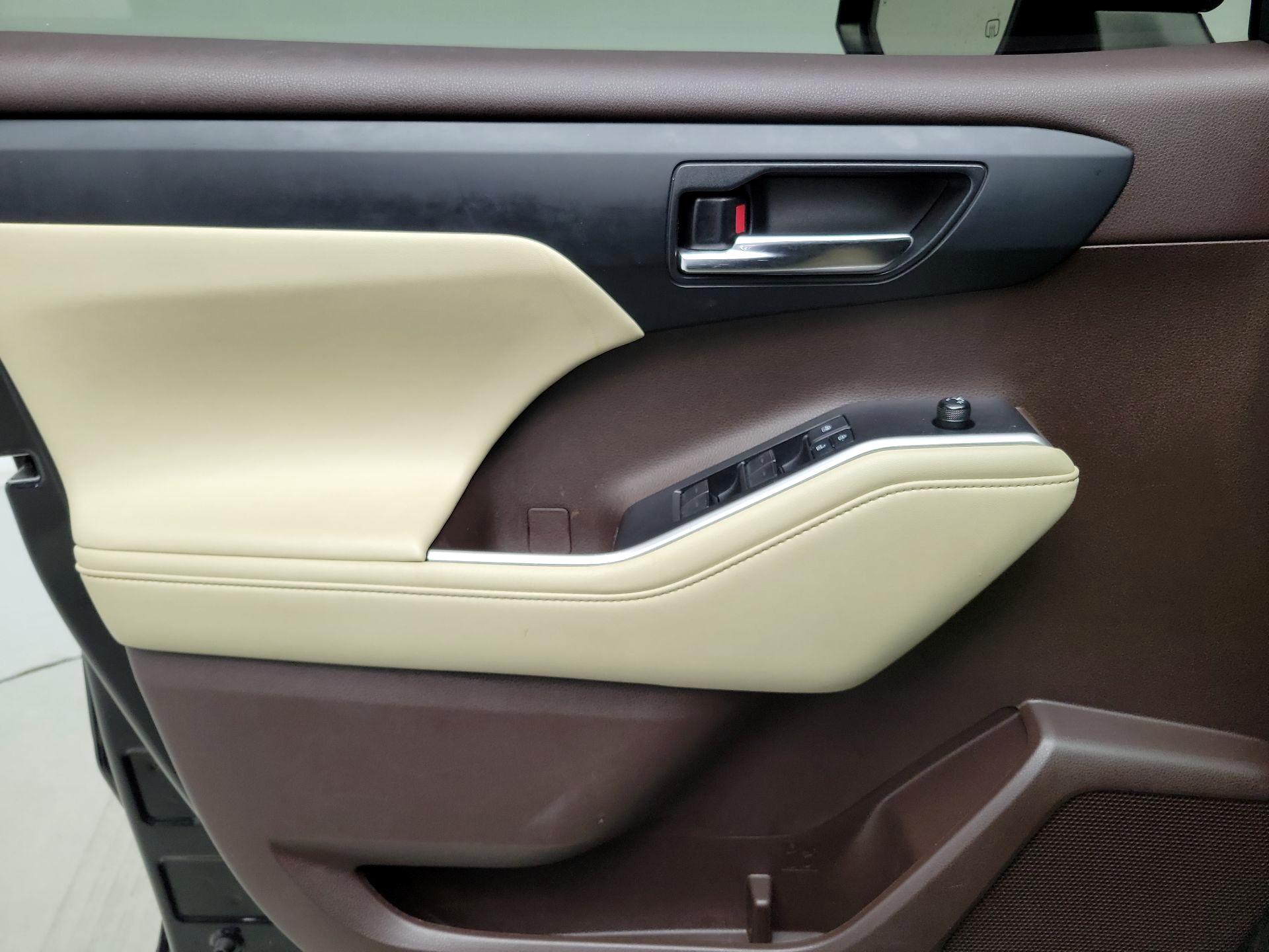Thumbnail: 2022 Toyota Highlander - 12