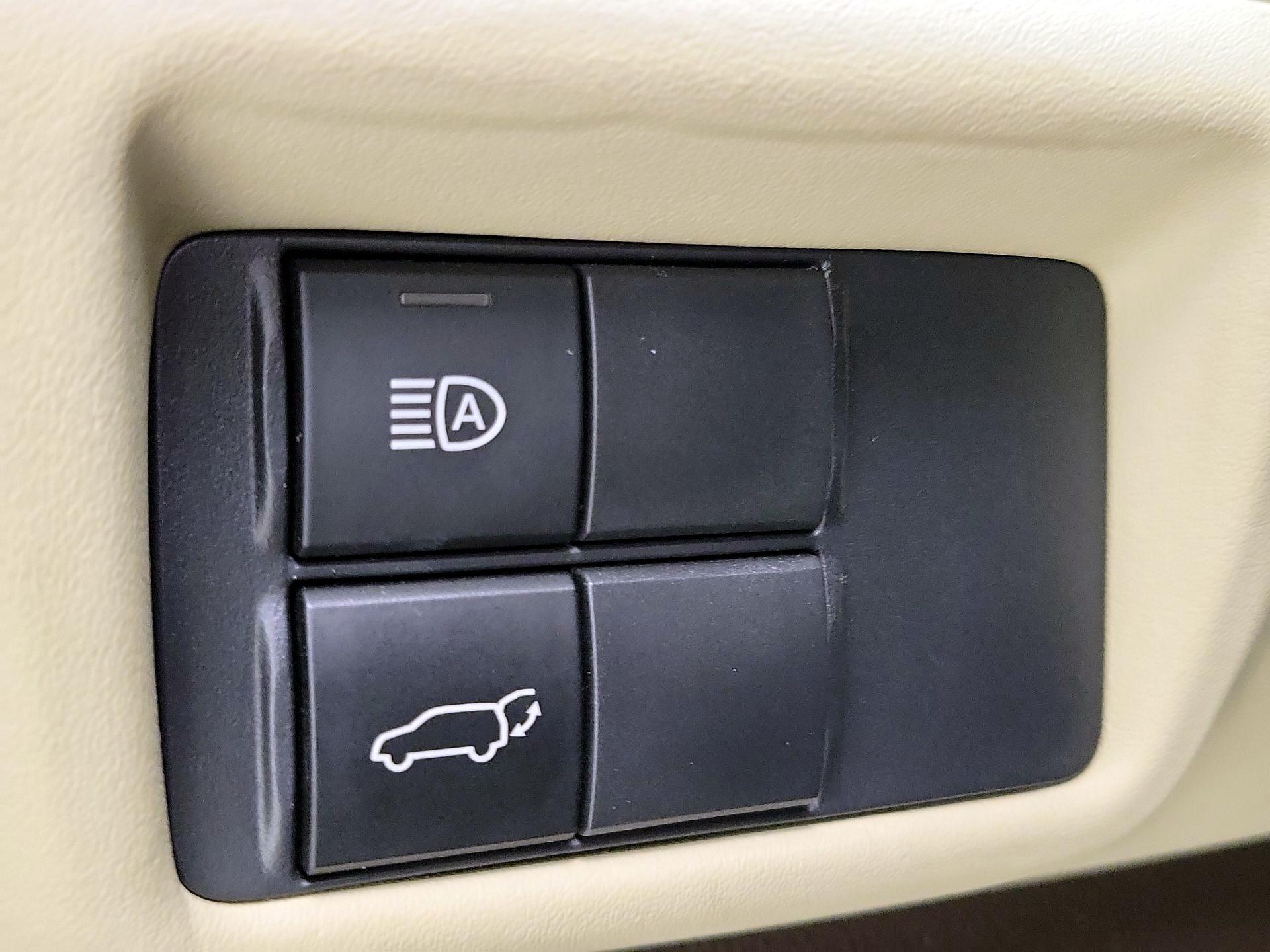 Thumbnail: 2022 Toyota Highlander - 13