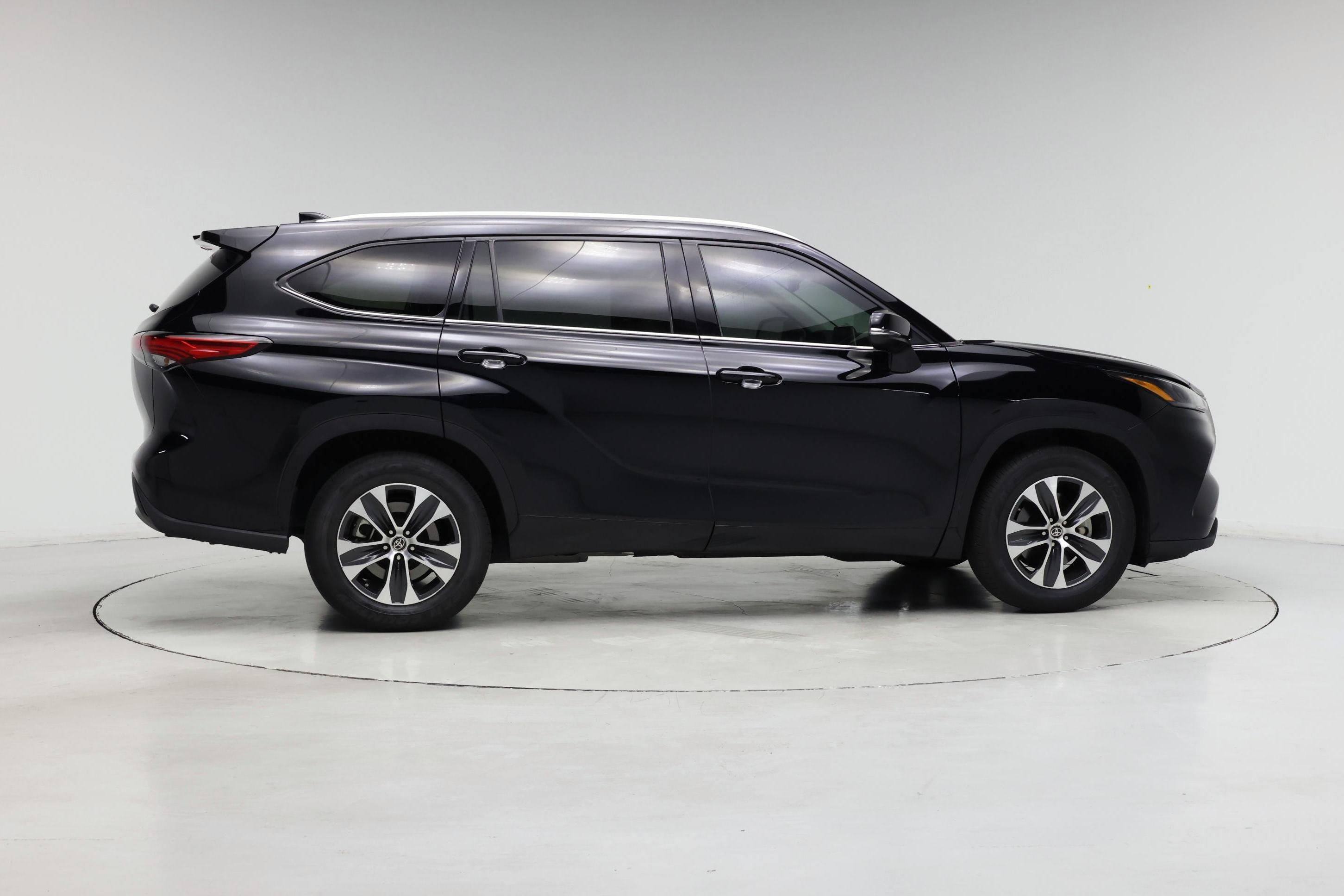 Thumbnail: 2022 Toyota Highlander - 7