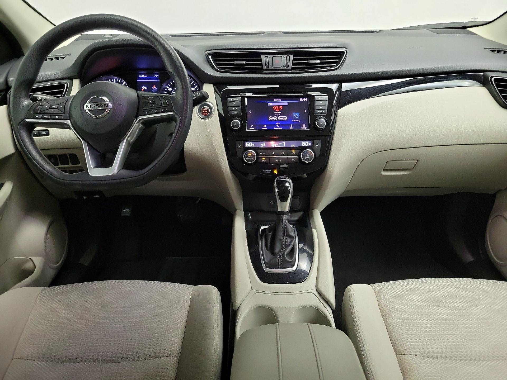 Thumbnail: 2020 Nissan Rogue Sport - 9
